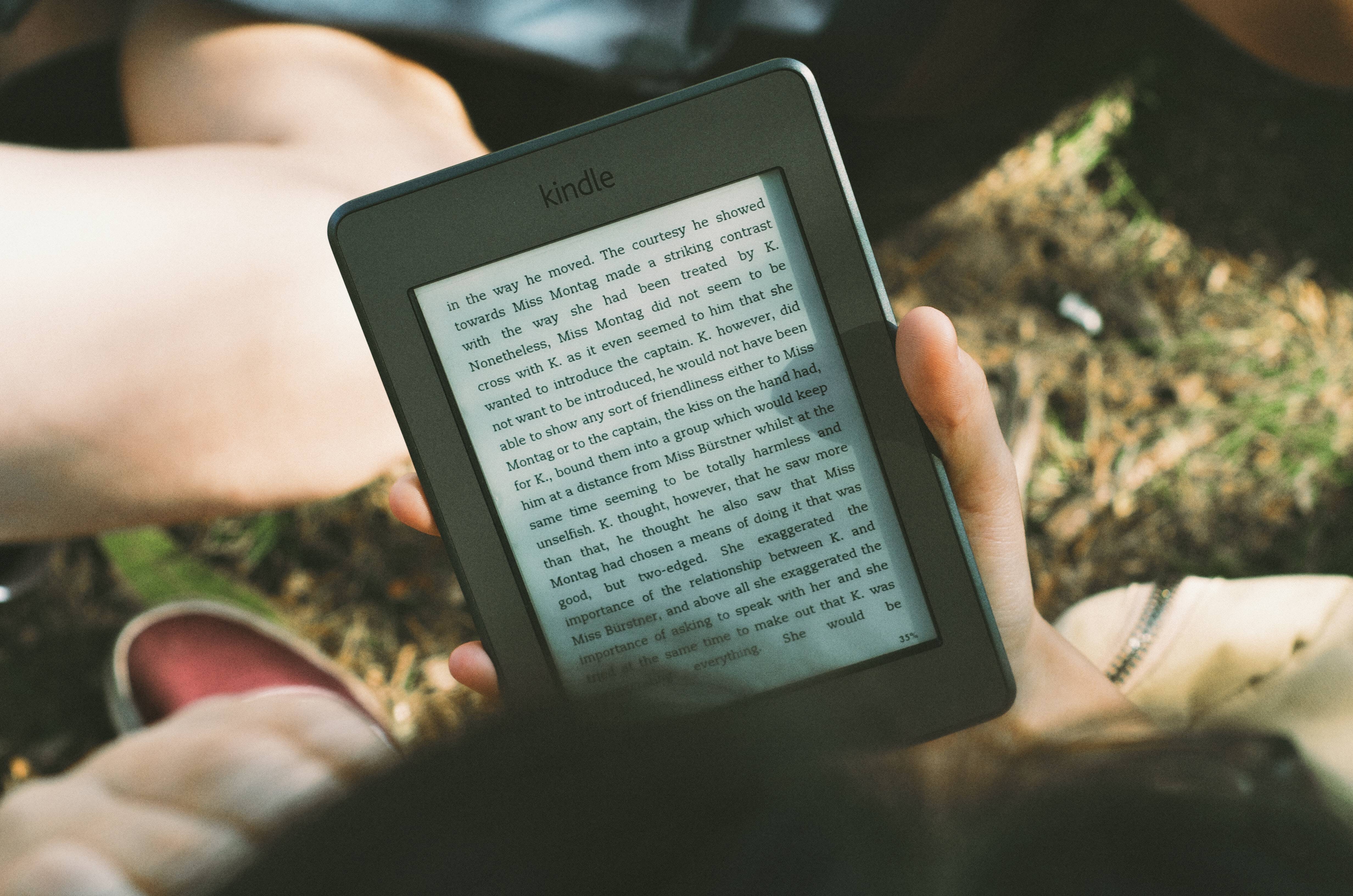Tablet e-ink (Sumber: Unsplash/James Tarbotton) 