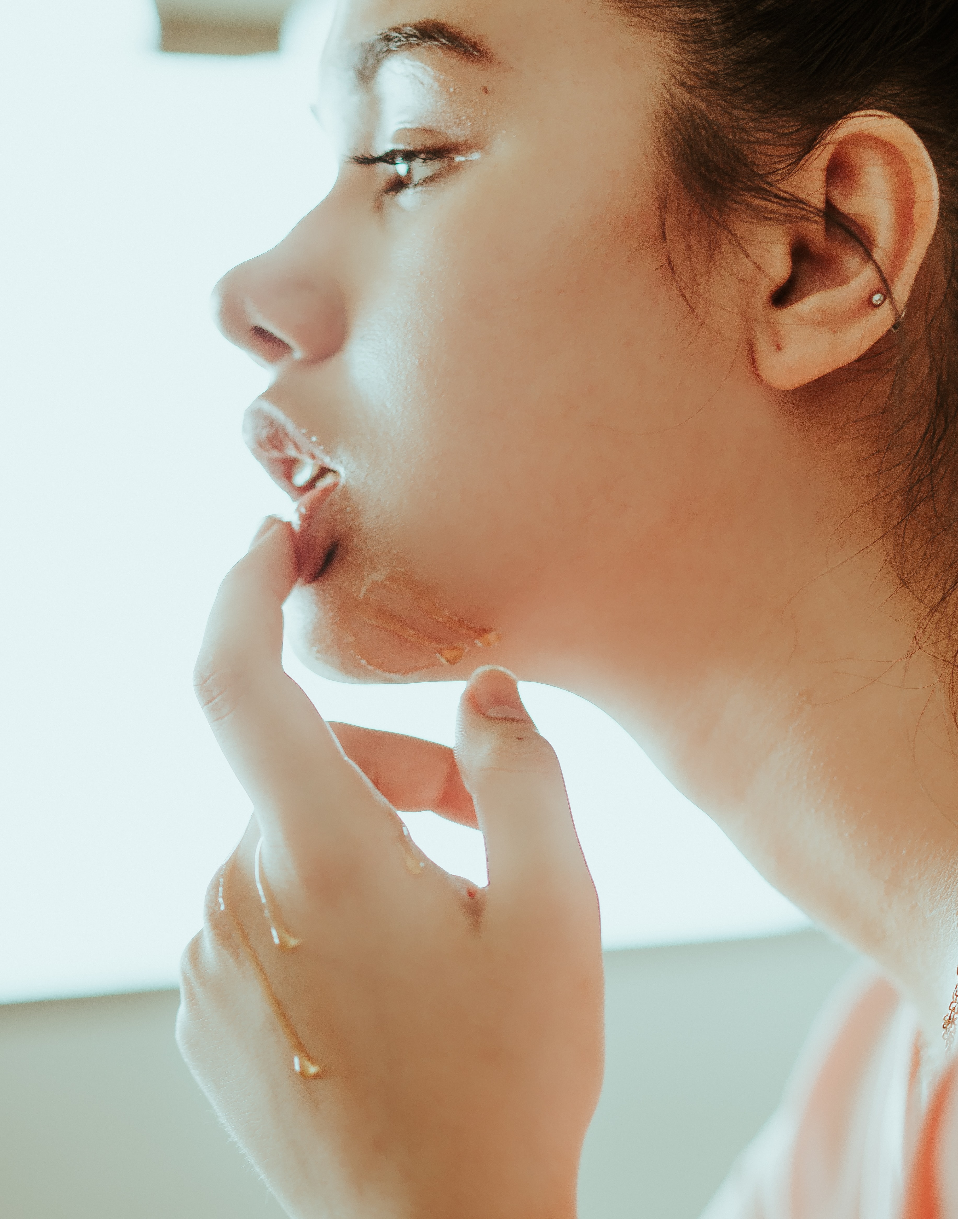 Ilustrasi bibir pecah-pecah (sumber: Unsplash/Aditya Septian)