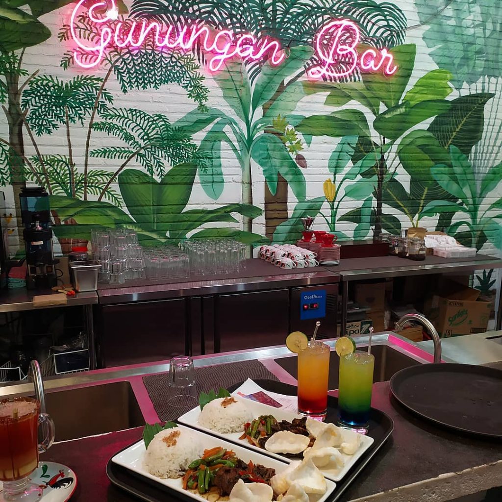 Suasana di Gunungan Resto and Bar Dusun Semilir (dok: Dusun Semilir Ecopark)