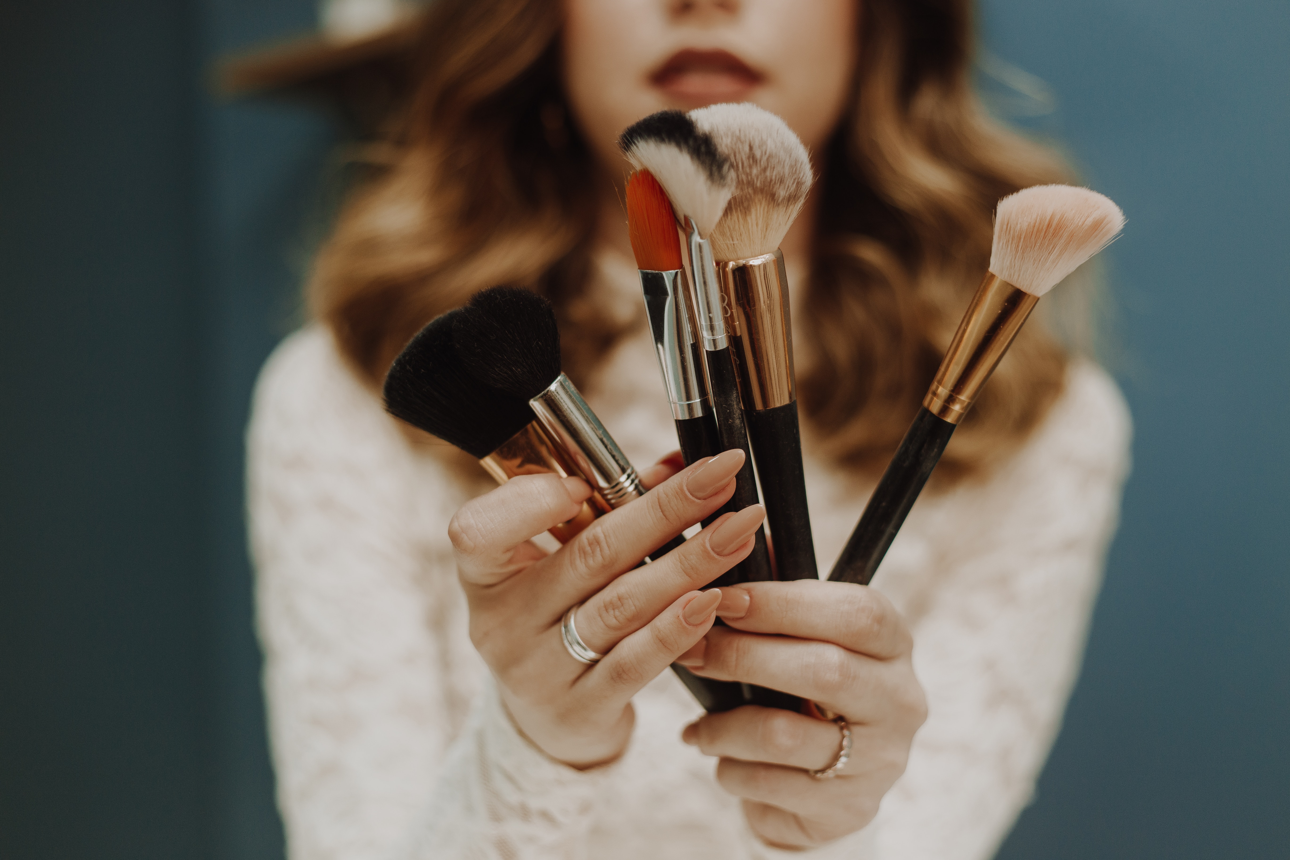 Ilustrasi kuas makeup. (Dok. Edward Eyer dari Pexels)