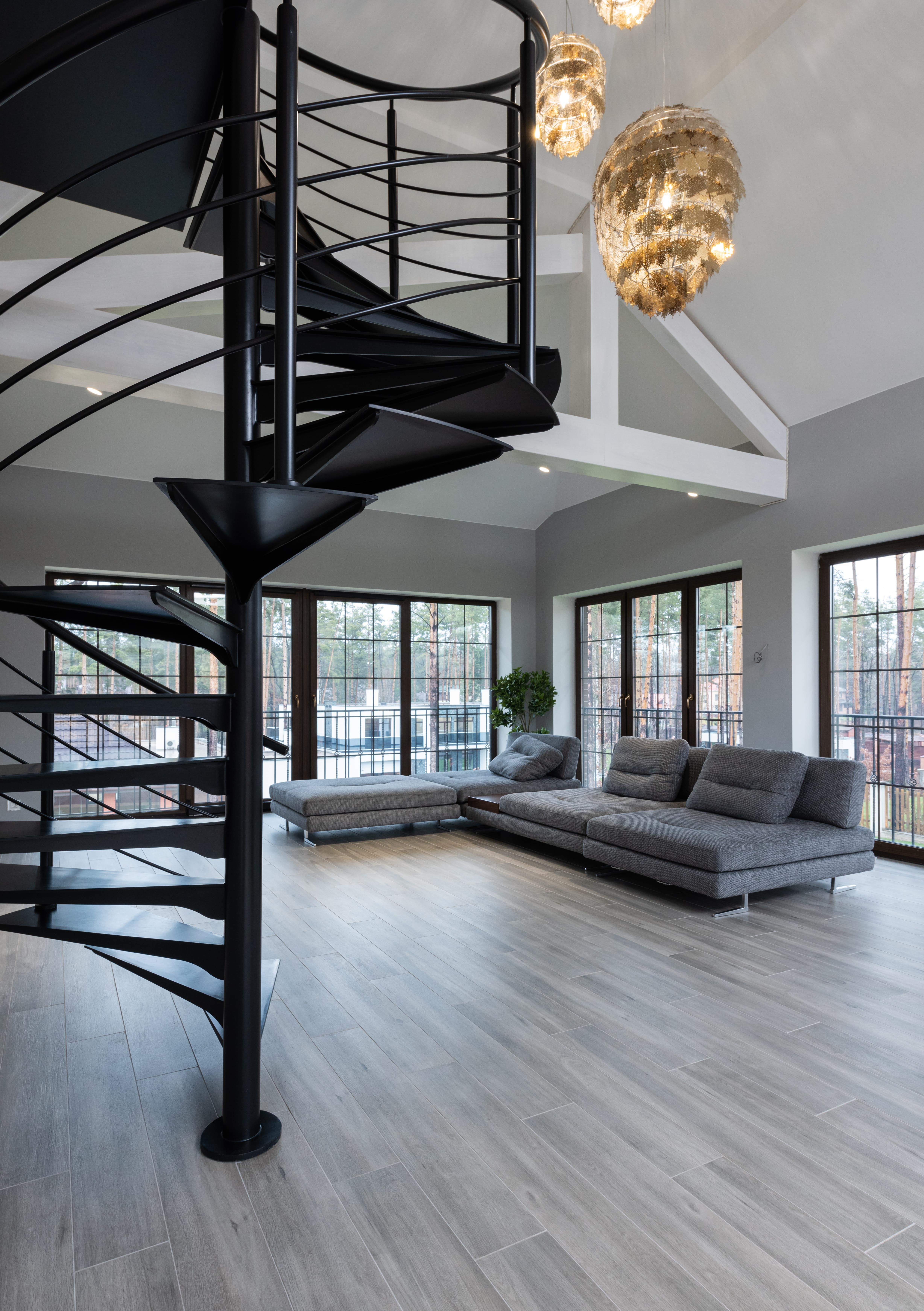 Ilustrasi furnitur di rumah split-level. (Dok. Max Vakhtbovych dari Pexels)