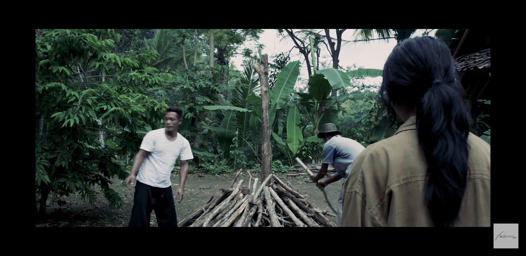 sumber gambar : Tangkapan layar trailer film Hitam