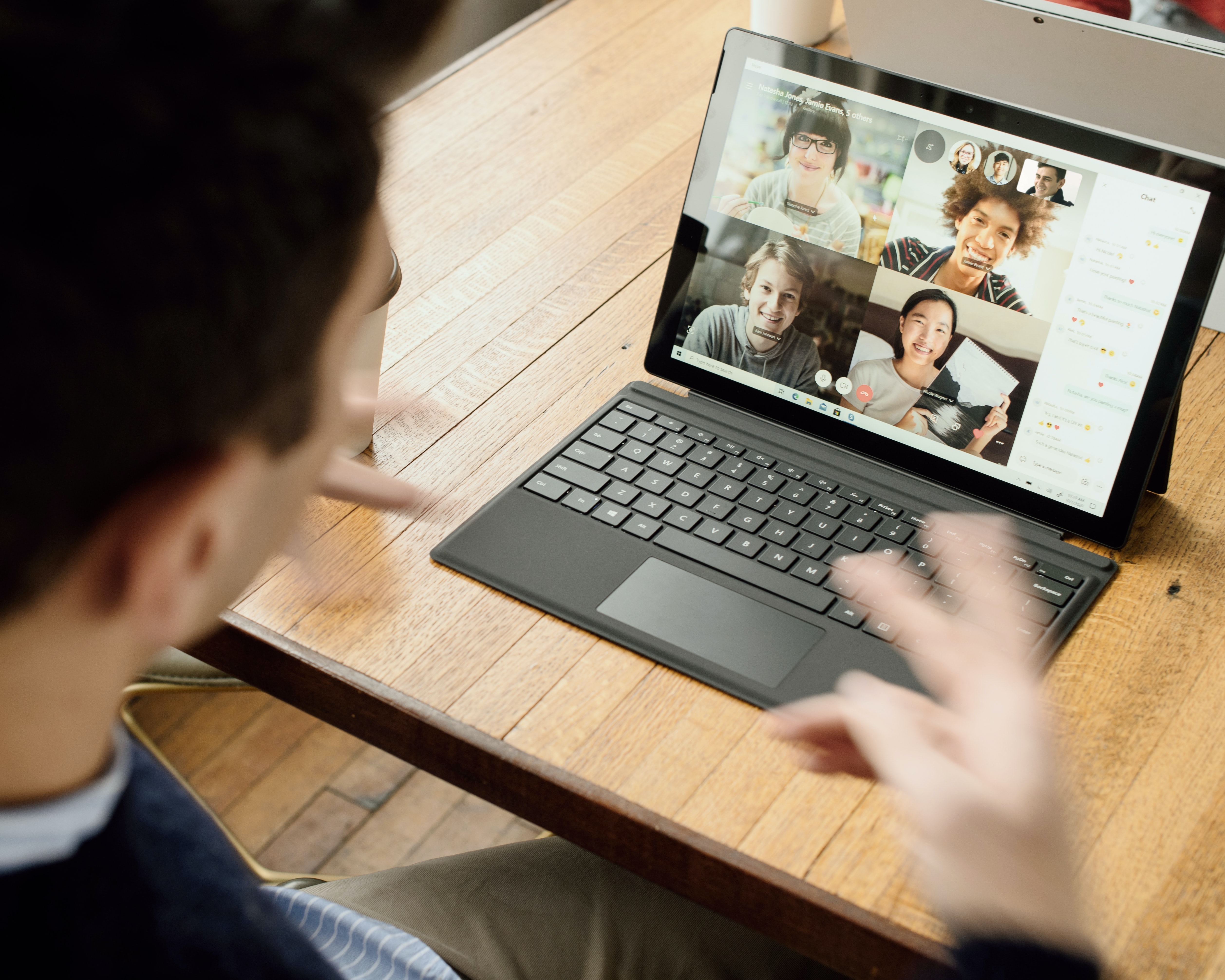 Ilustrasi Google Meet. (Dok. Surface dari Unsplash)