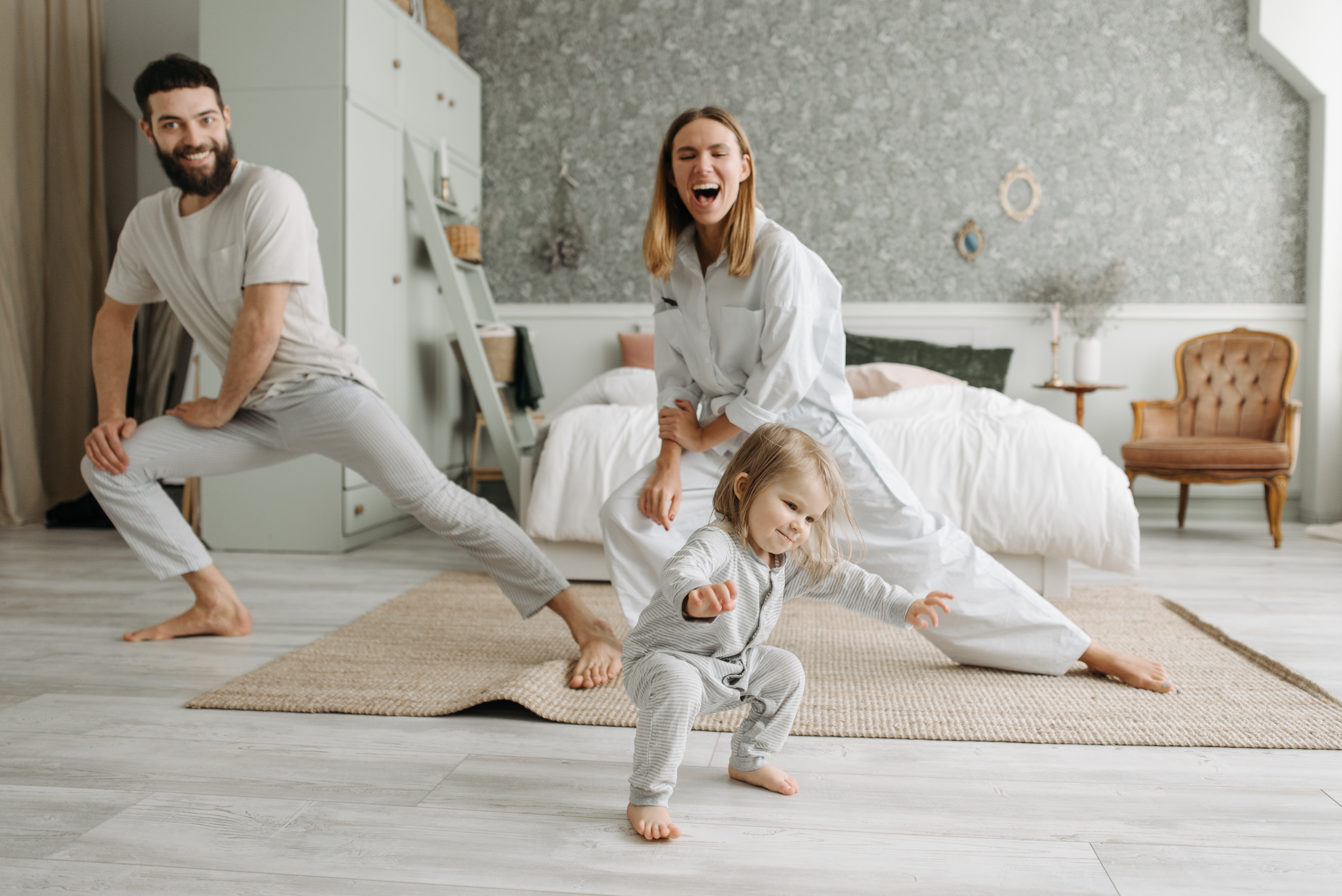 Ilustrasi bekerja di rumah dengan anak. (Dok. Pavel Danilyuk dari Pexels)