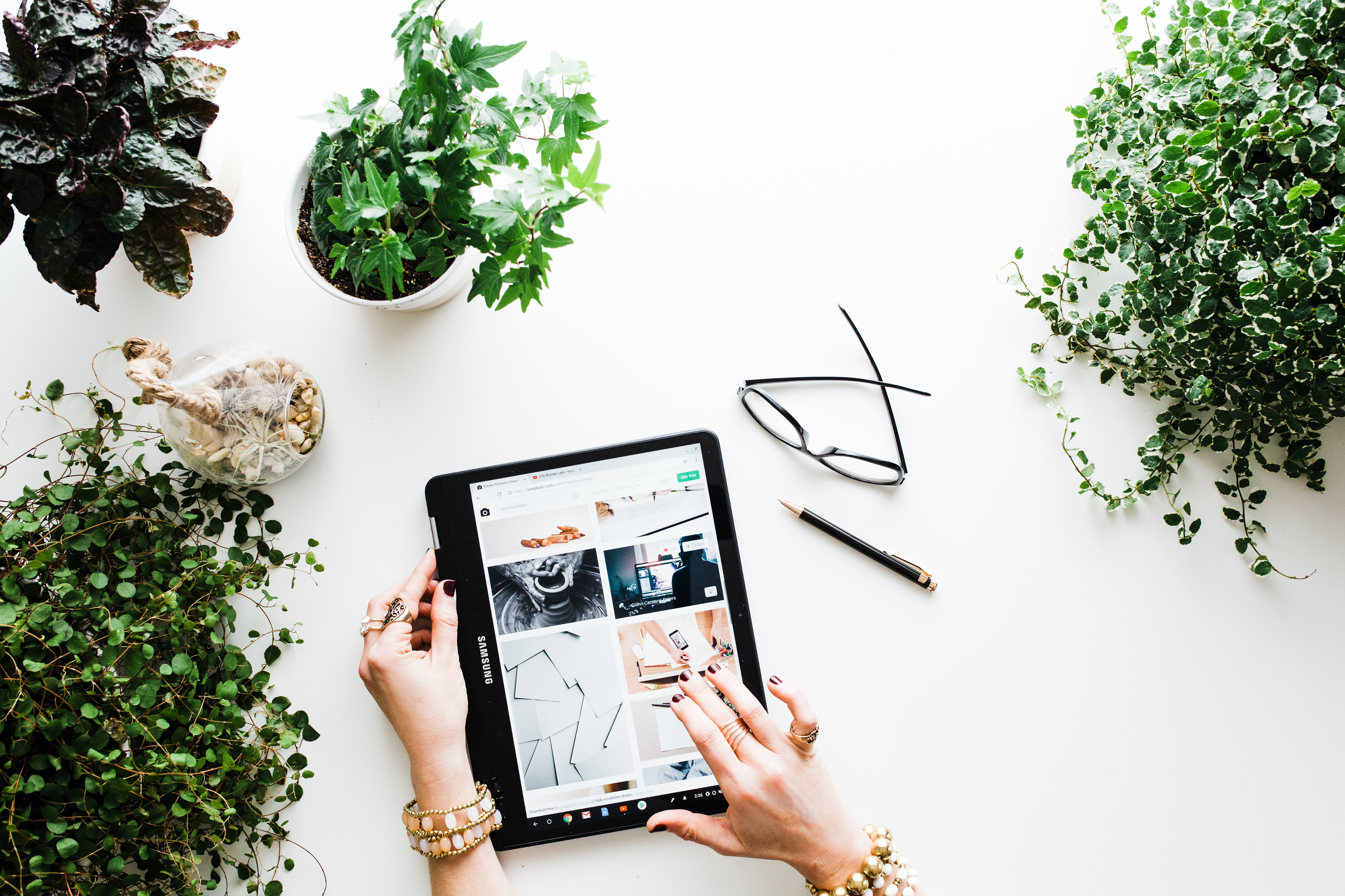 Ilustrasi berjualan online. (Dok. Brooke Lark dari Unsplash)