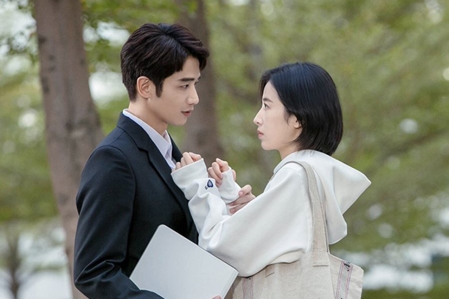 Fall In Love with a Scientist. (Dok. iQiyi)
