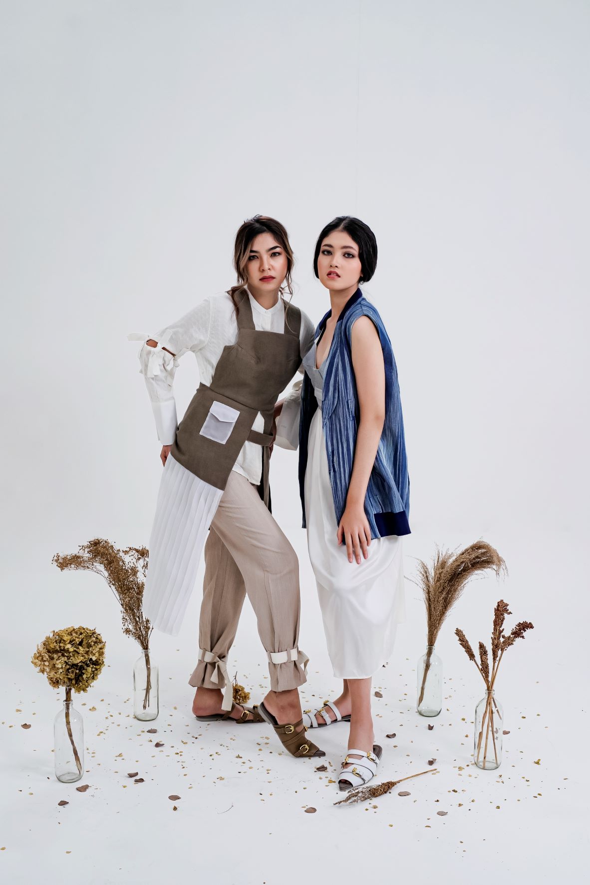 Koleksi karya brand fesyen SOE (kiri), SAUL (tengah), dan Raegitazoro (kanan). (Dok. Tenun Gaya)
