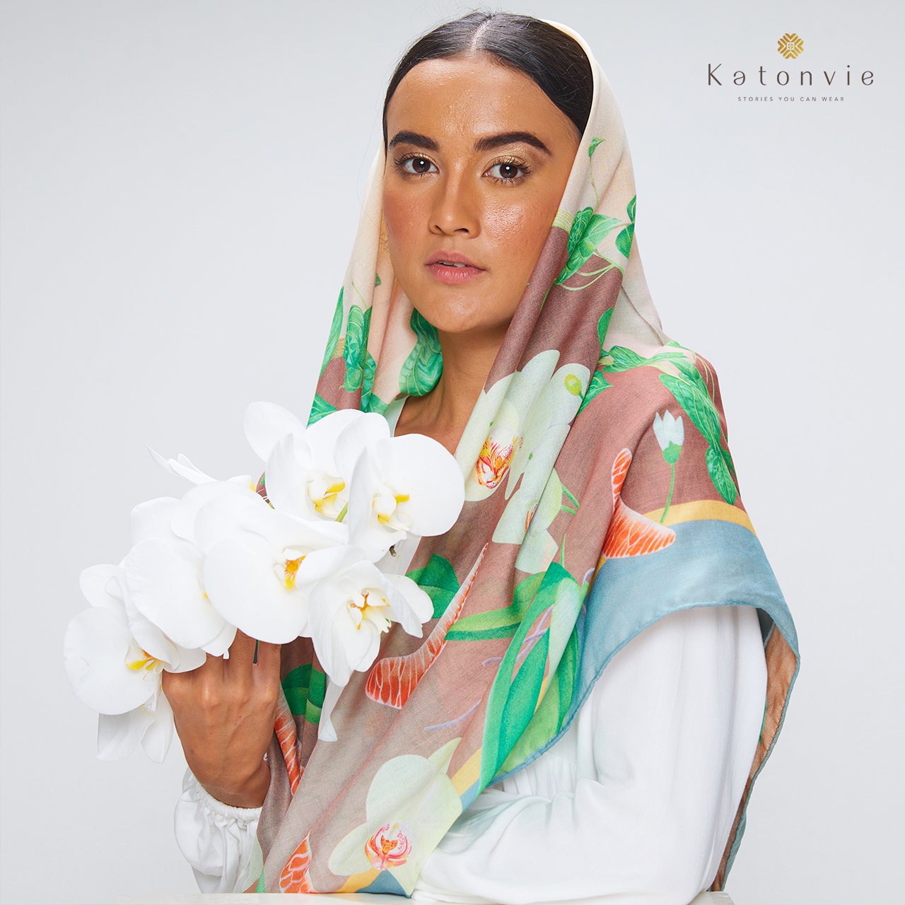 Syal model Sanding dalam koleksi Dua Sua. (Dok. Katonvie)