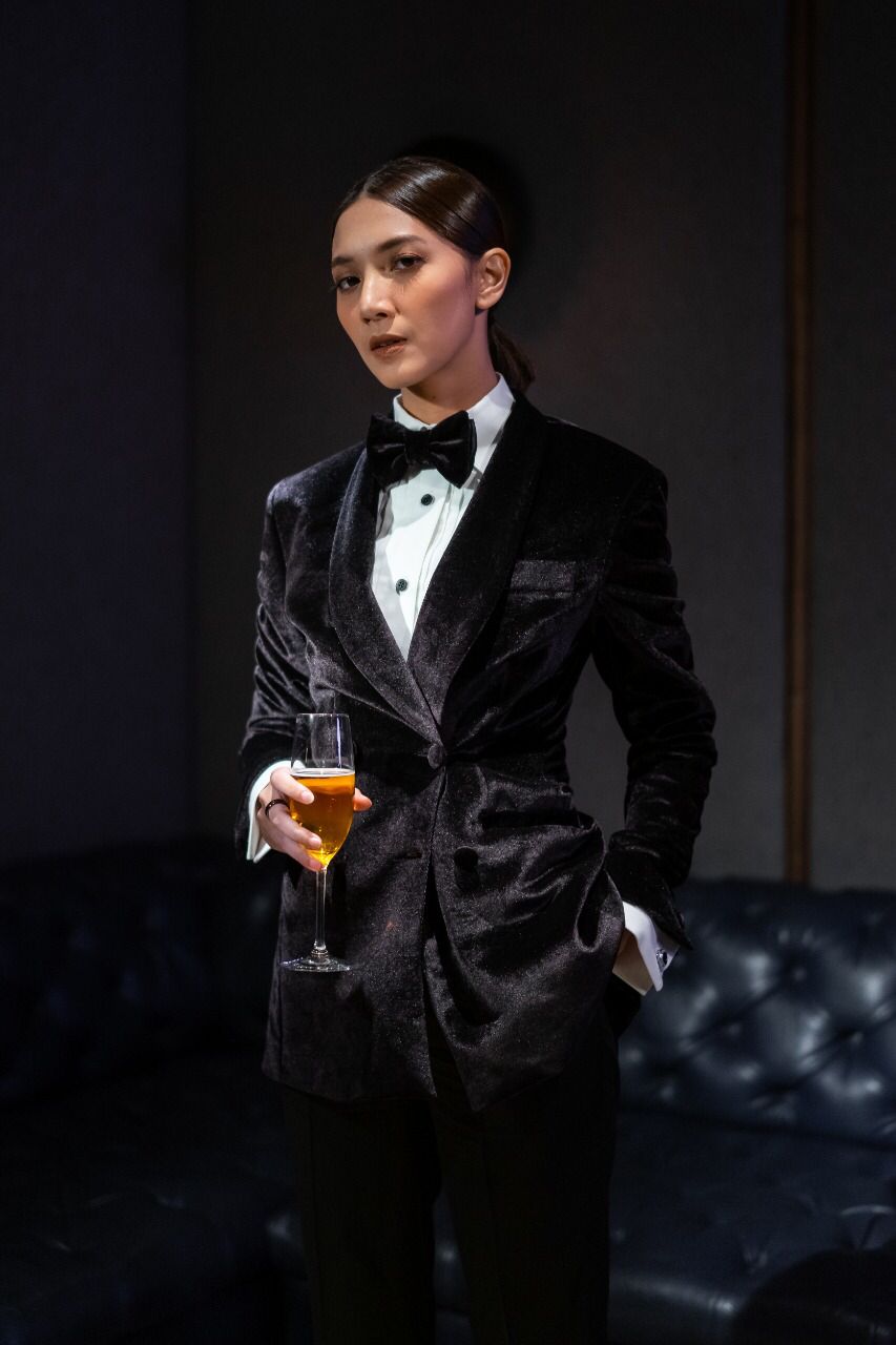 Sheila Dara untuk Wong Hang Tailor. (Dok. 20th Century Fox Indonesia)