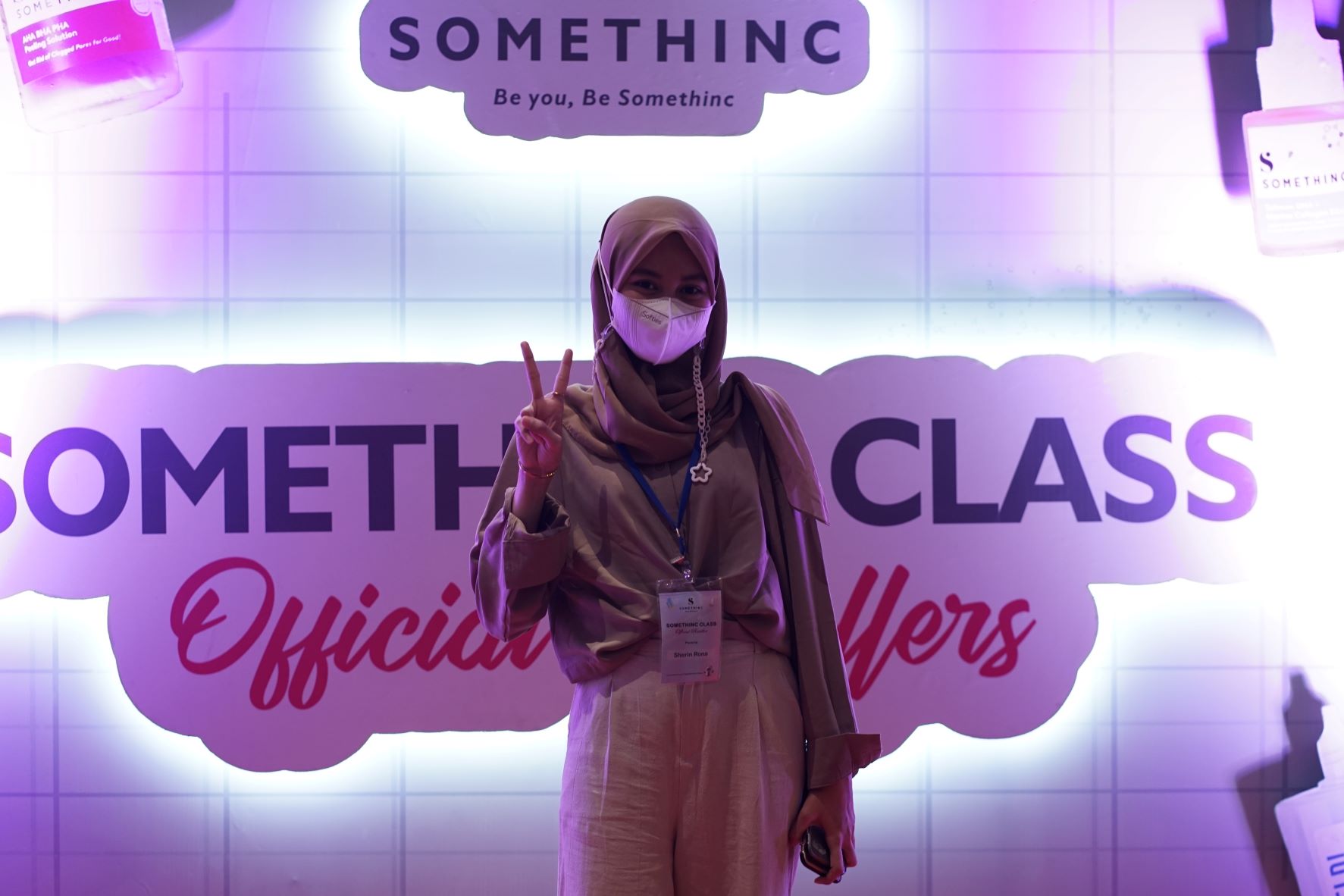 Sherin menjalankan bisnisnya lewat dukungan tim brand dan komunitas reseller. (Dok. Somethinc)