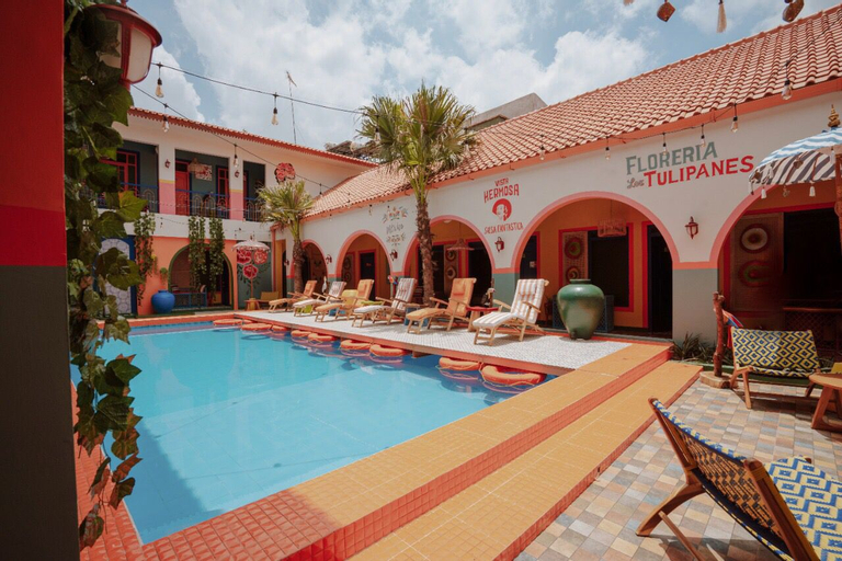 Por Aqui Stay and Dine (Tiket.com)