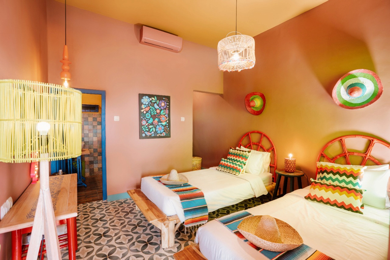 Por Aqui Stay and Dine (Tiket.com)
