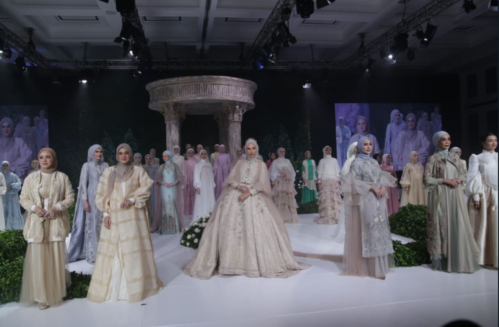 Koleksi Ayu Dyah Andari yang ditampilkan dalam peragaan busana Les Allées: A Line to Remember pada Senin (14/3/2022) di Hotel The Langham Jakarta. (Sumber gambar: By Ayu Dyah Andari)