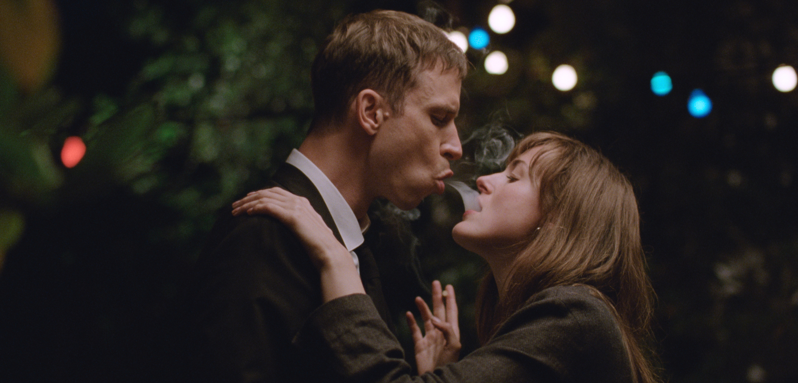 Julie dan Eivind (Sumber Gambar: IMDb Photo Gallery)