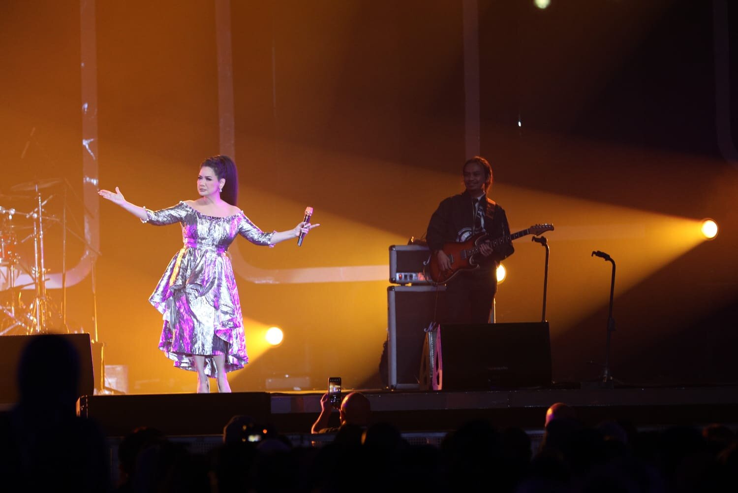Penampilan Vina Panduwinata dalam ajang BNI Java Jazz Festival 2022 di Jakarta, Jumat (27/5).  (Sumber gambar: JIBI/Bisnis/Suselo Jati)