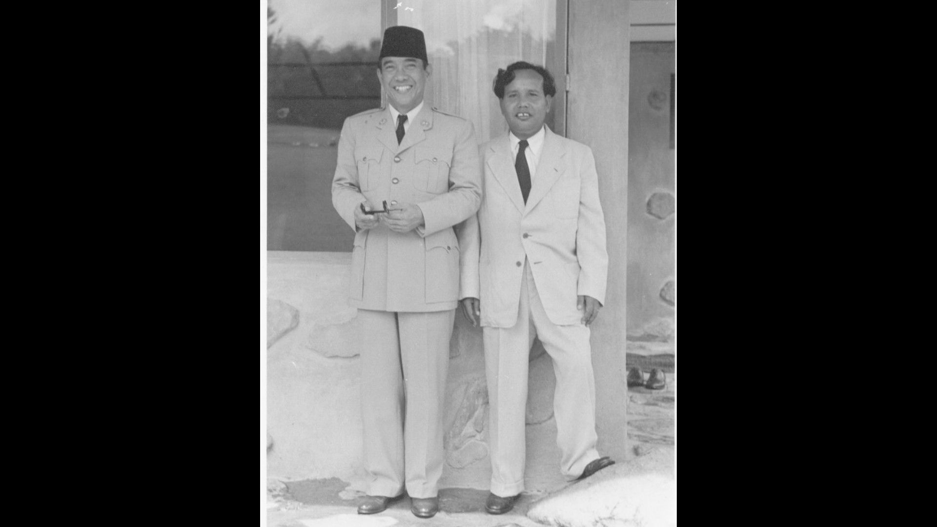 Sukarno dan Silaban. (Sumber gambar: arsitekturindonesia.org)