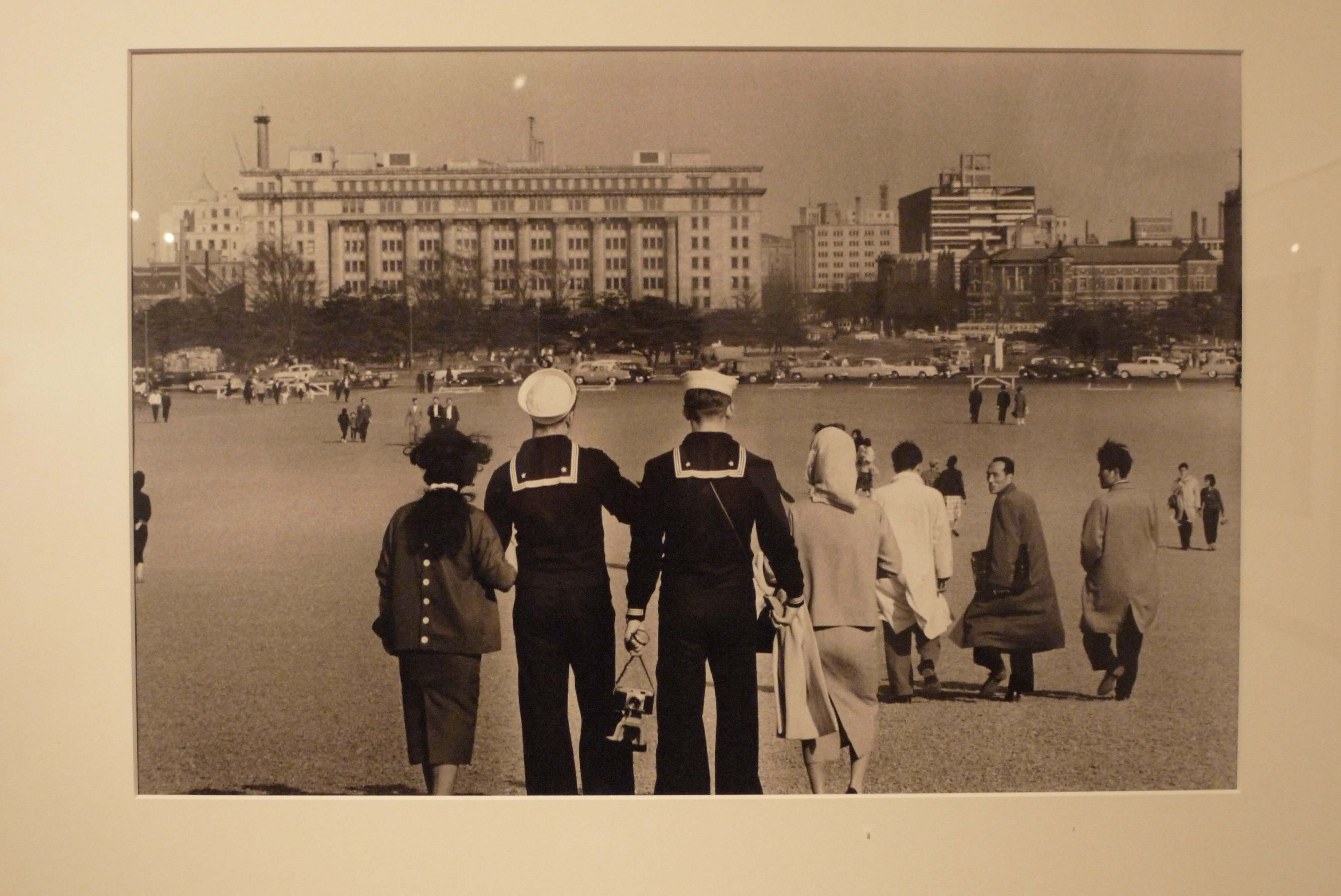 US Sailors sightseeing with Japanese women (Sumber gambar: Hypeabis/Dika Irawan)