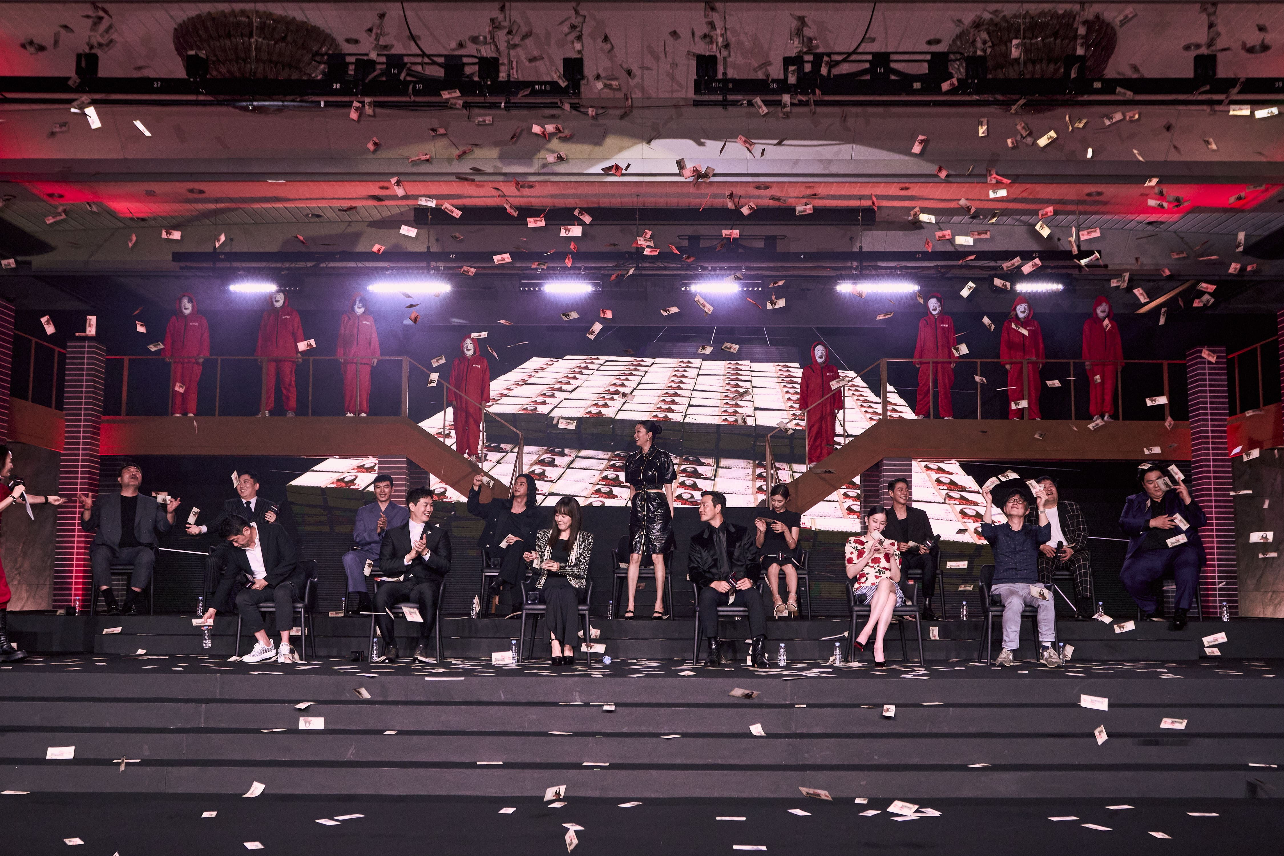 Para pemain dan kru dalam konferensi pers serial Money Heist: Korea - Joint Economic Area, Rabu (22/6/2022). (Sumber foto: Netflix)