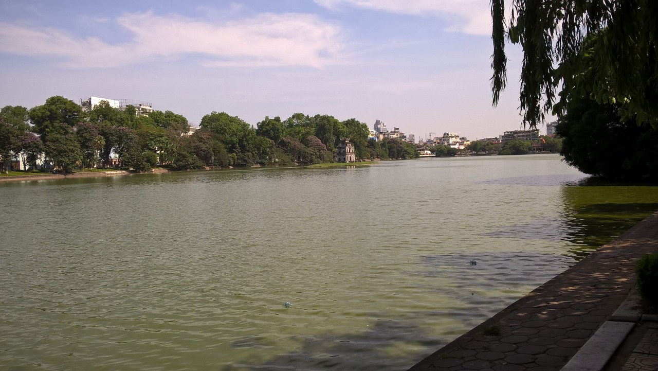 Pemandangan Danau Hoan Kiem (Sumber Gambar: Hypeabis/Indyah Sutriningrum)