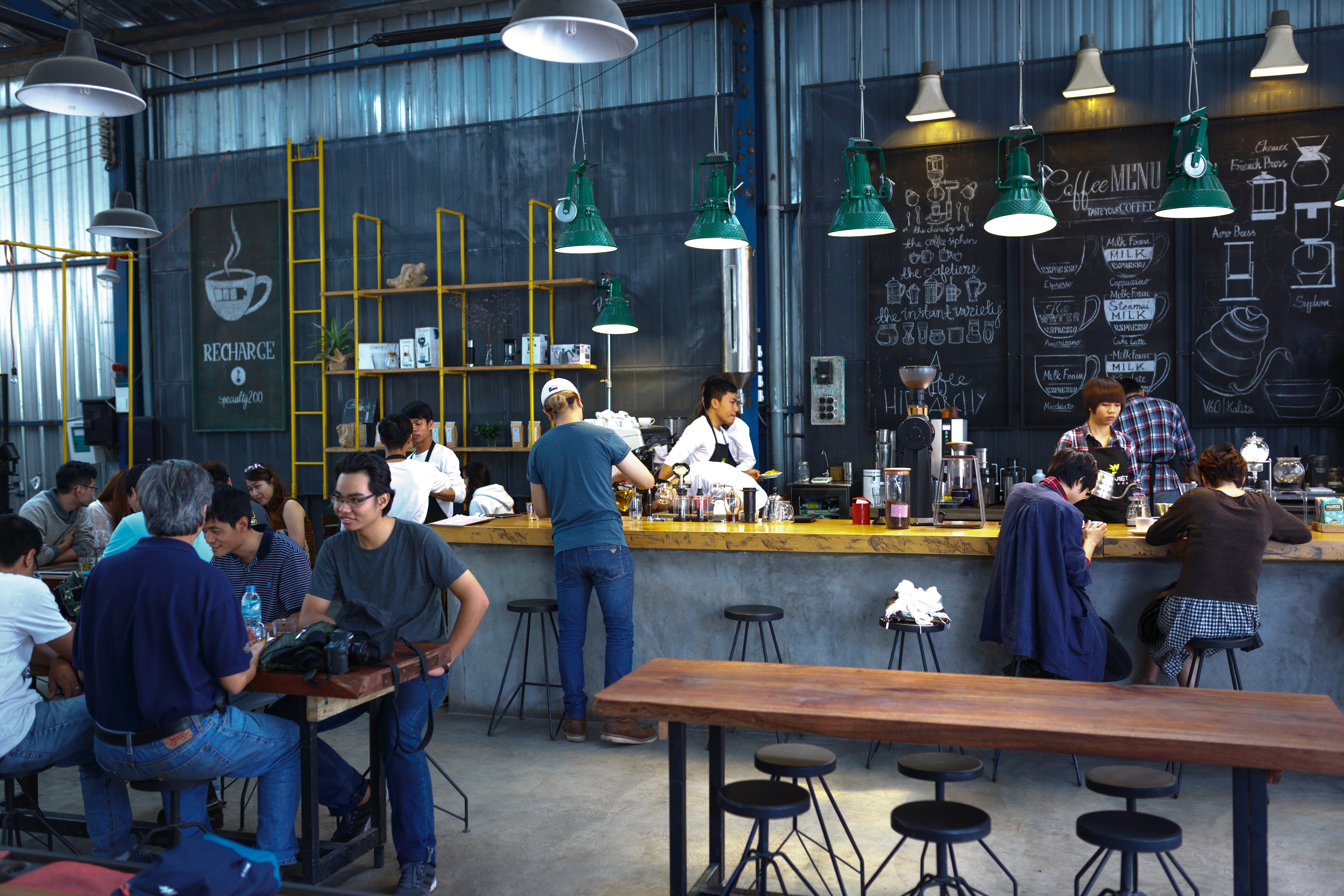 Ilustrasi kedai kopi. (Sumber gambar: Quang Nguyen Vinh/Unsplash)