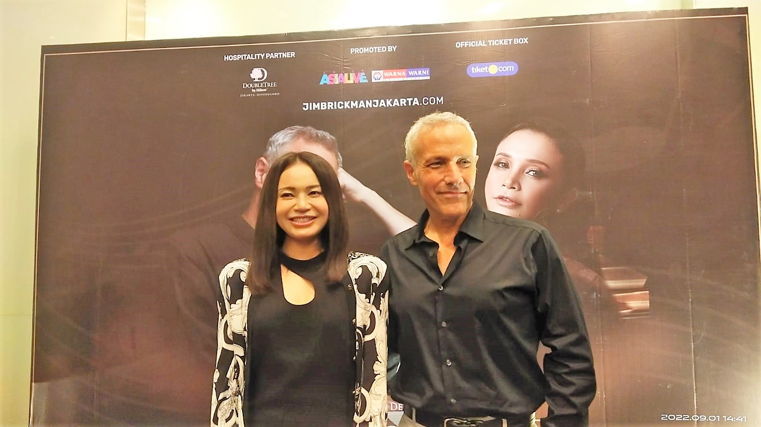 Rossa (kiri) dan Jim Brickman (kanan). (Sumber gambar: Hypeabis.id/Laurensia Felise)