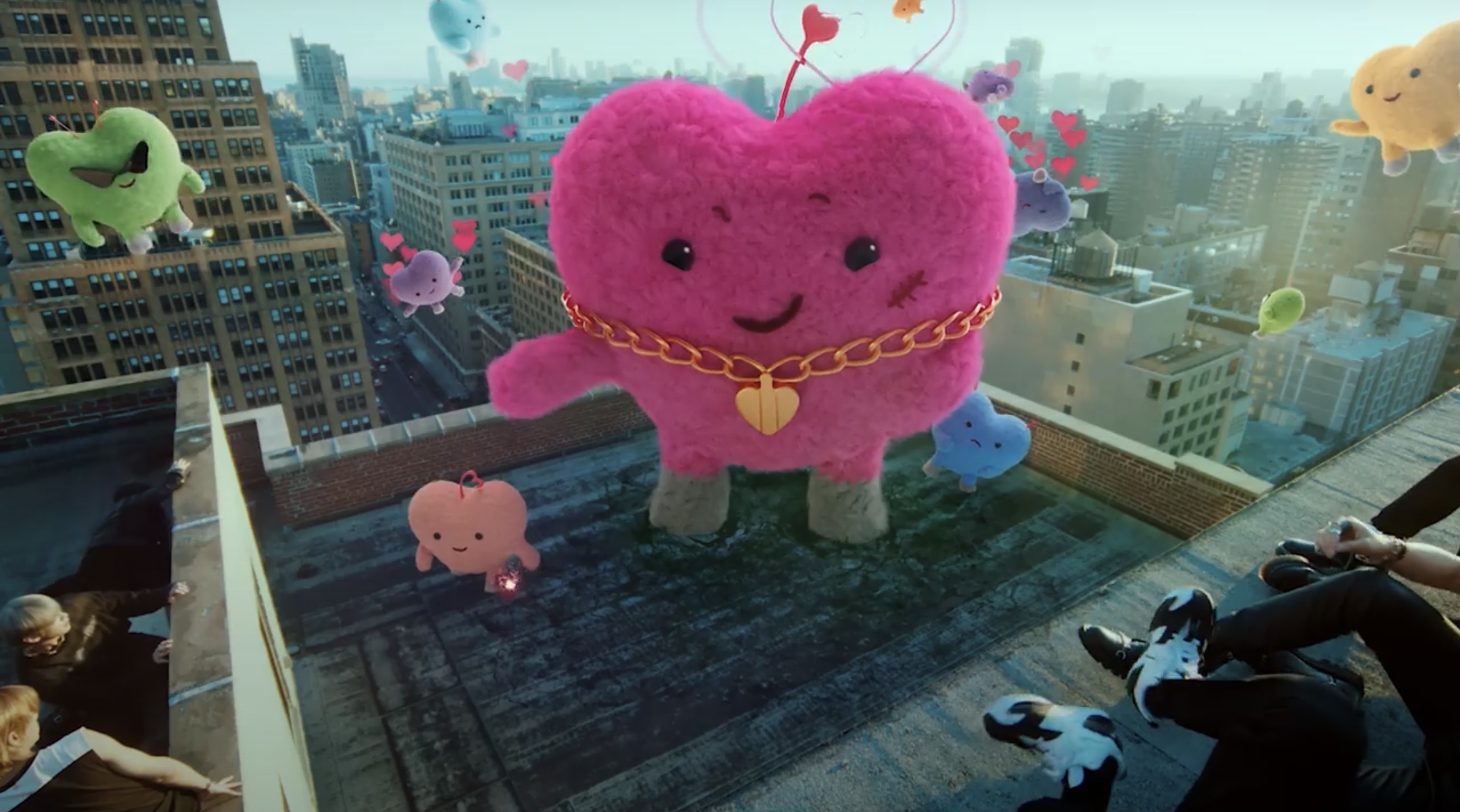Boneka karakter hati di teaser terbaru SKZ. (Sumber gambar : YouTube/Stray Kids)