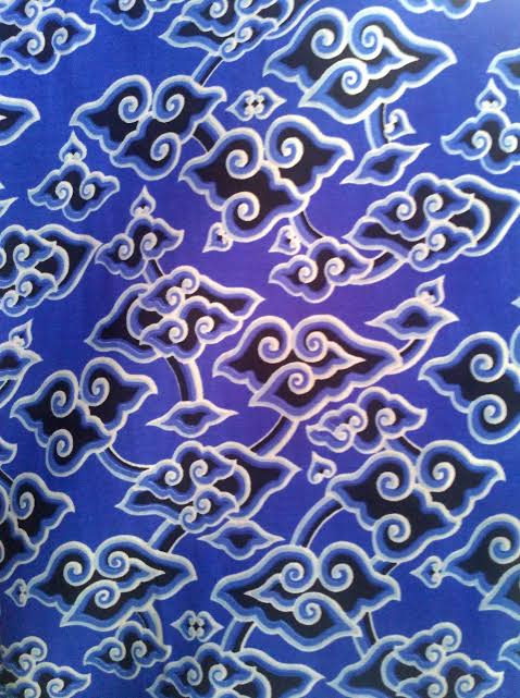 Motif batik mega mendung (Sumber gambar: Wikimedia)