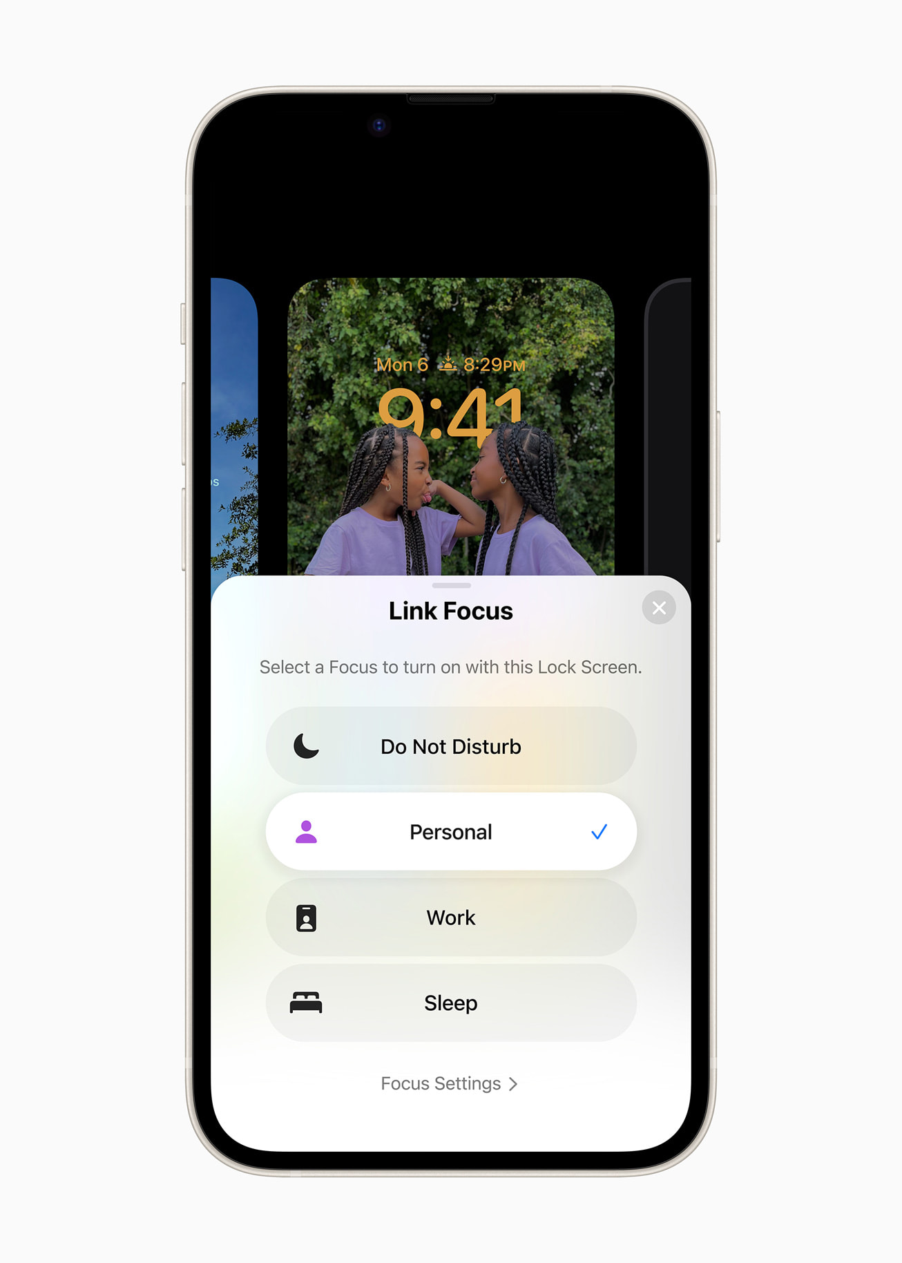 Tampilan Fokus di Lock Screen pada iOS 16 (Sumber gambar : Apple)