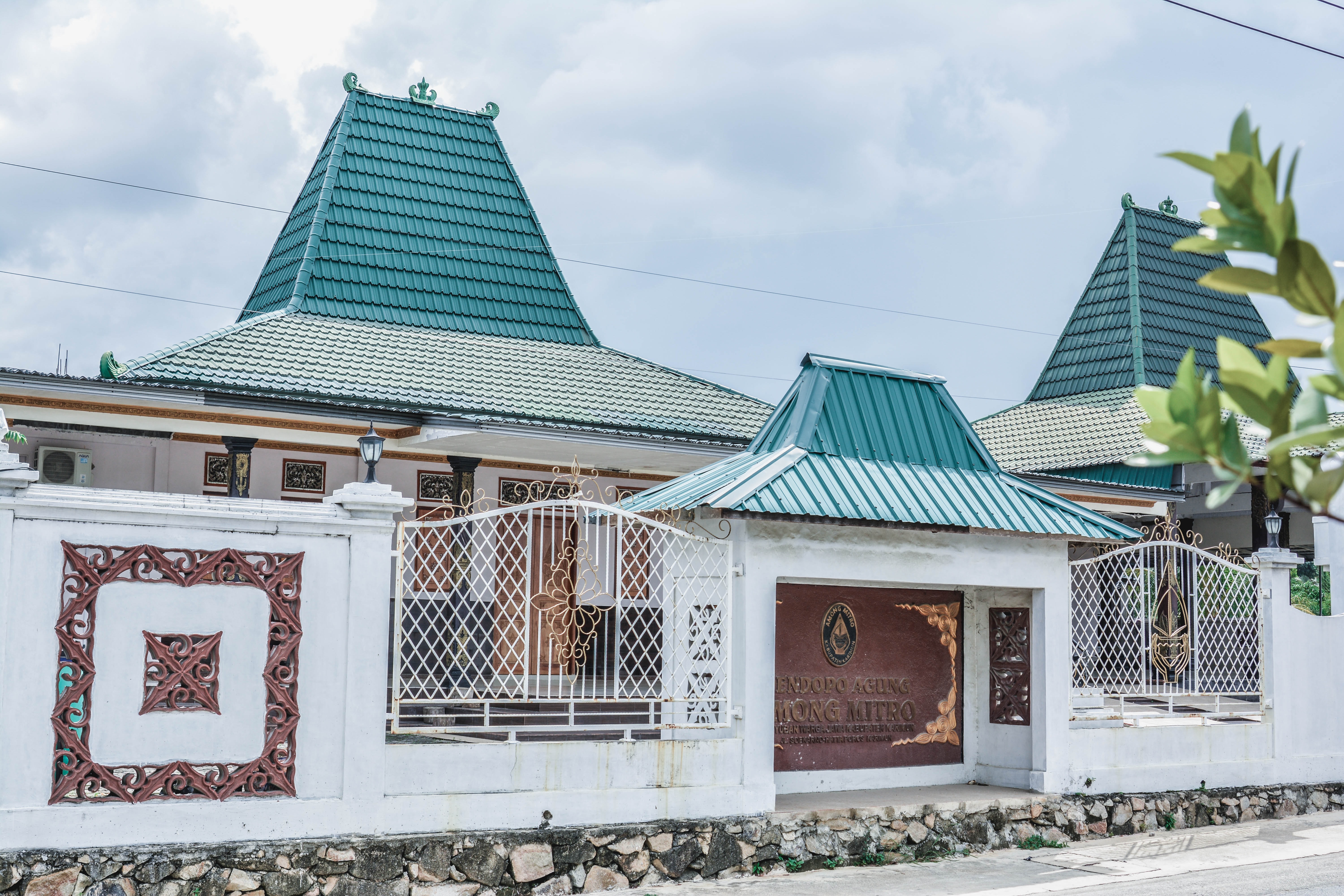 ilustrasi rumah adat (sumber unsplash/rafika manullang)
