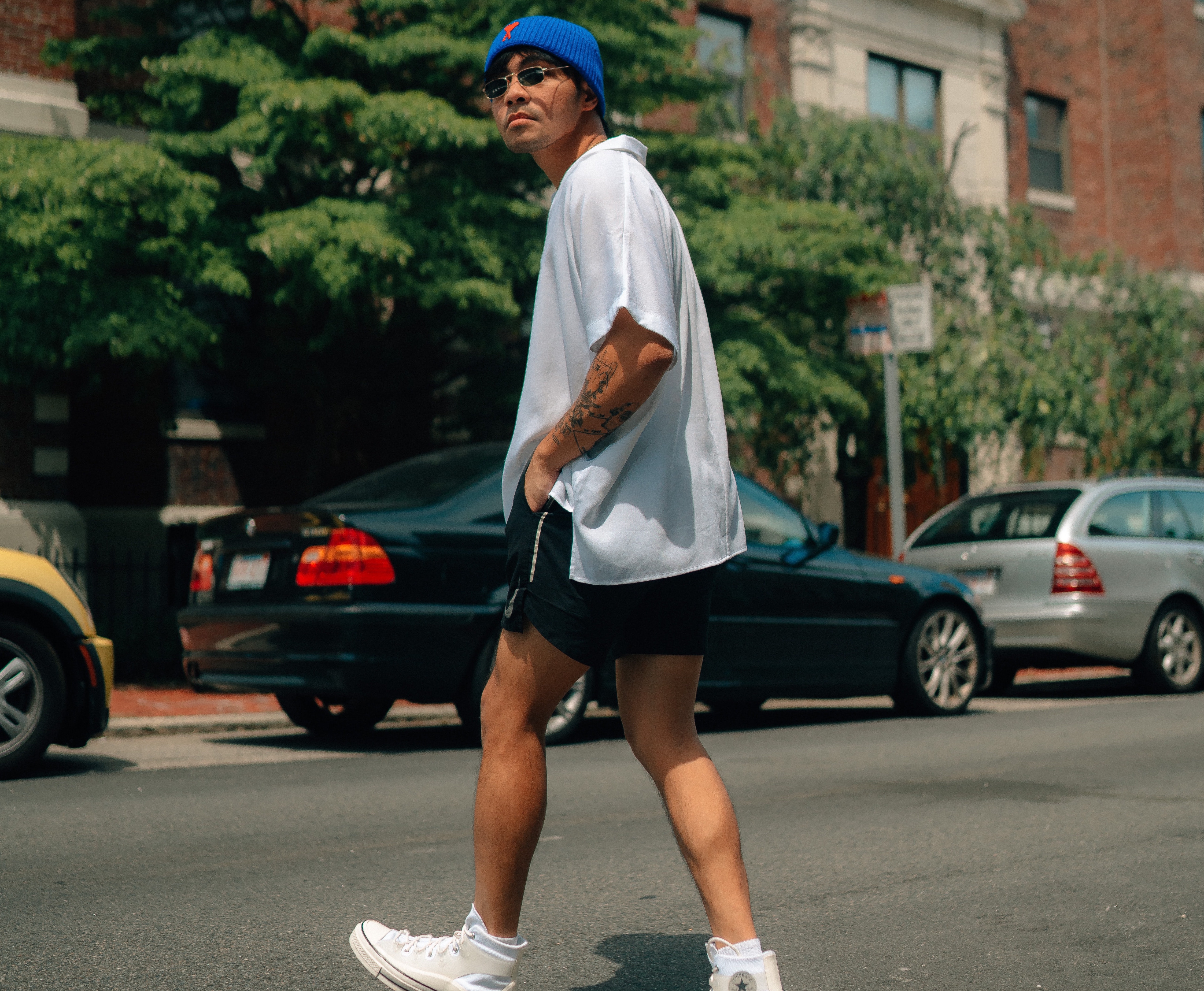 Beanie hat outfit (Sumber gambar: Andre Tan/Unsplash)