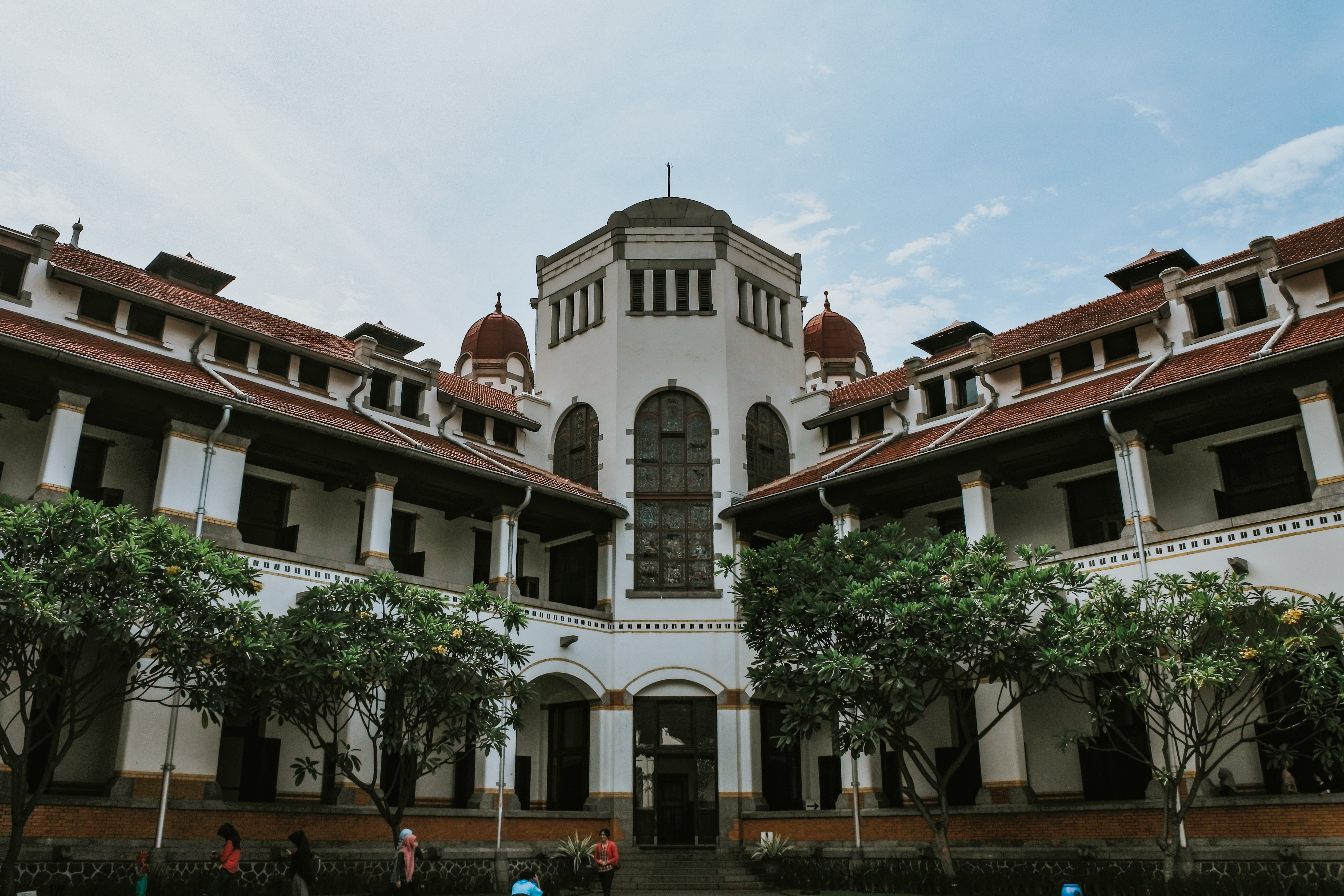 Ilustrasi Lawang Sewu (Sumber Gambar Unsplash/ Irfan Bayuaji)
