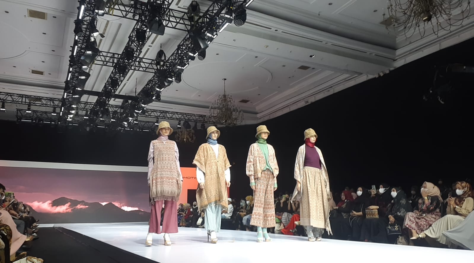 ilustrasi  meodel fashion show In2MotionFest Hypeabis.id/ Prasetyo Agung Ginanjar