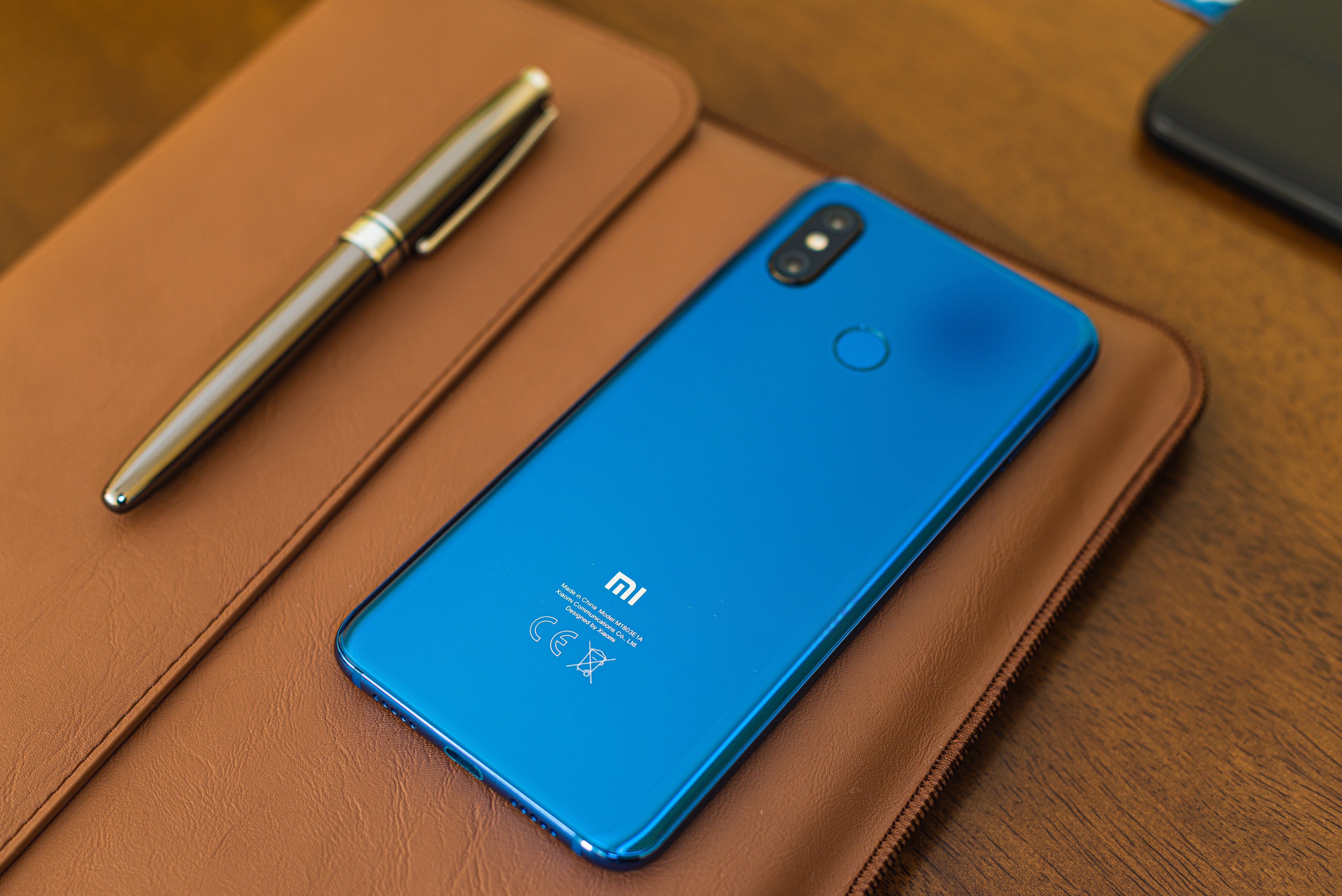 ilustrasi hp Xiaomi (sumber gambar Unsplash/Christian Salas)