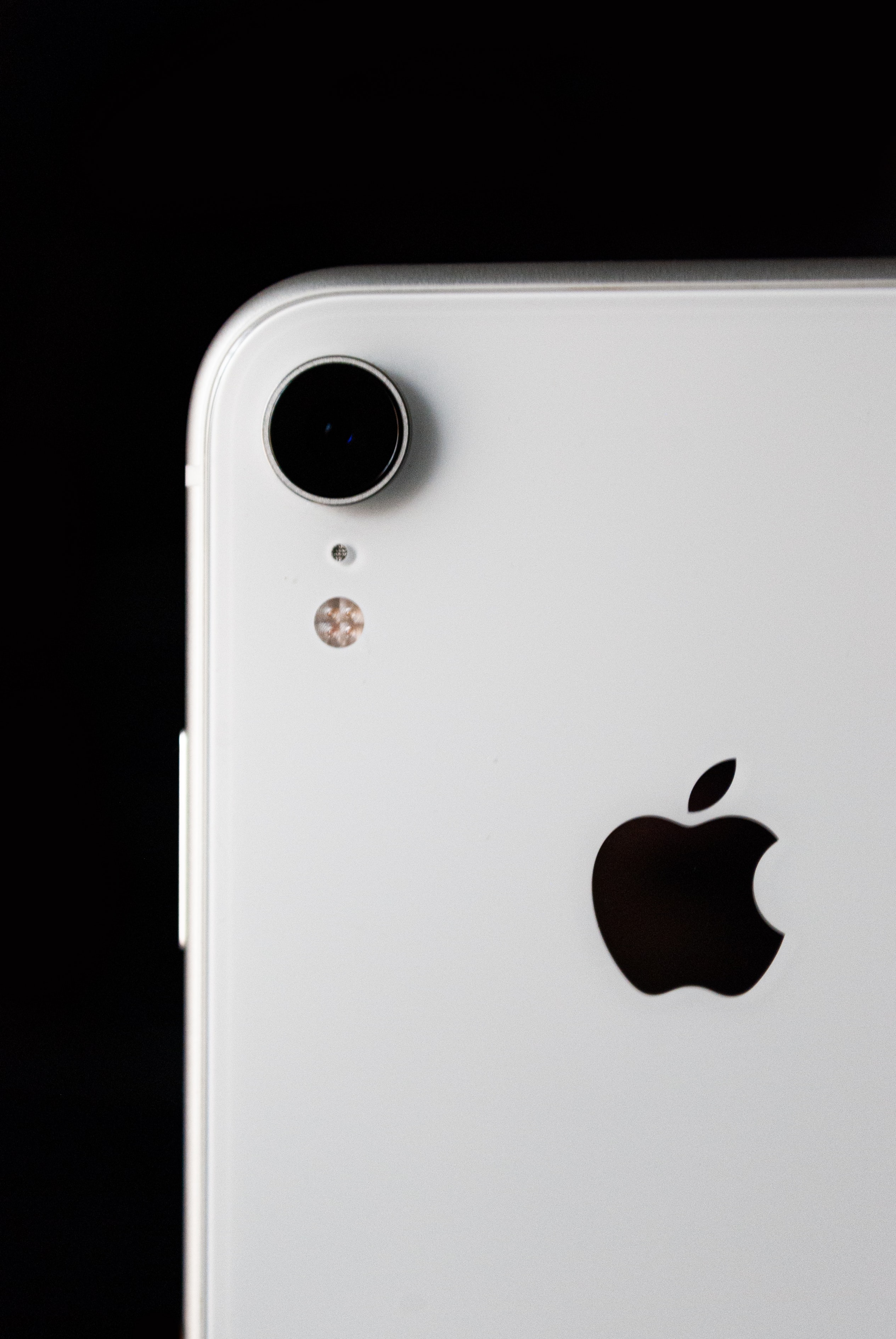ilustrasi logo Apple (sumber gambar Unsplash/Akshar Dave)