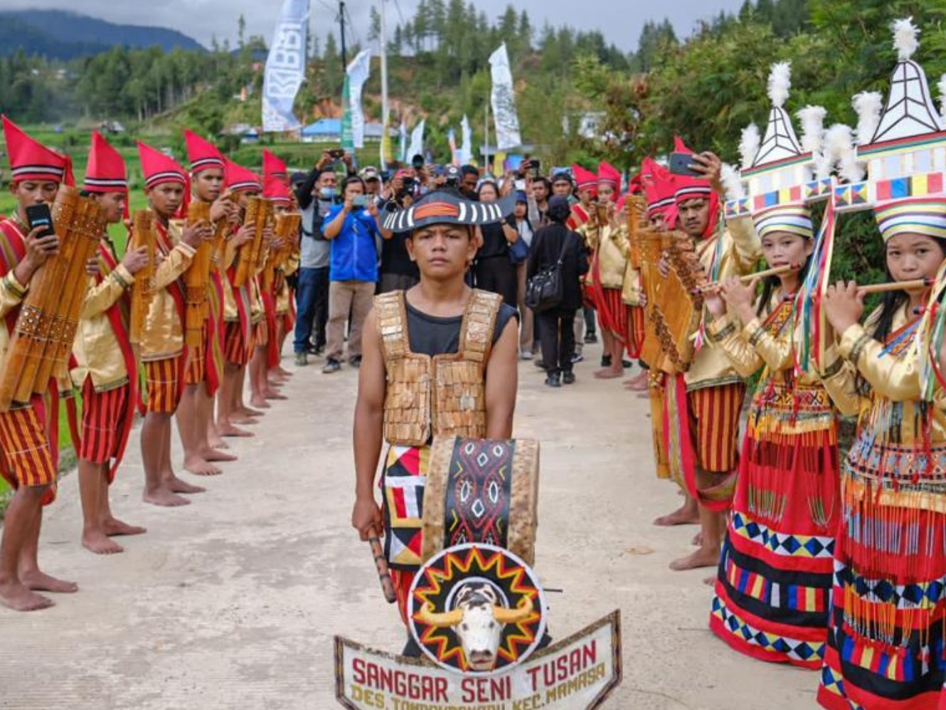 Nikmati penampilan seni tradisi dan budaya di Desa Tondok Bakaru (Sumber gambar: Kemeparekraf)