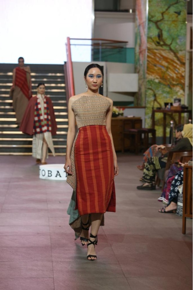Koleksi Kayu & Ulos (Sumber gambar: Tobatenun)
