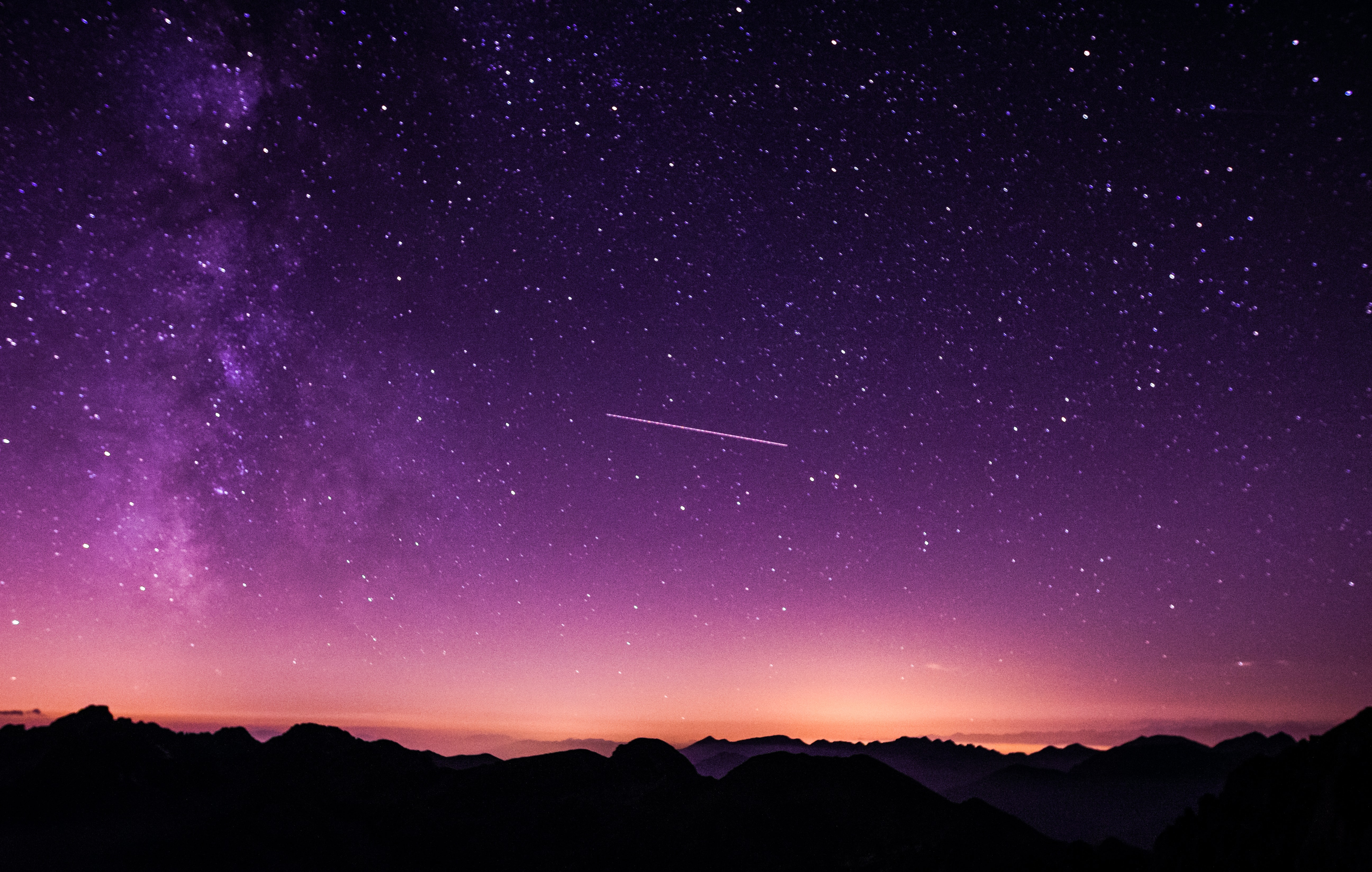 Ilustrasi hujan meteor (Sumber gambar: Vicentiu Solomon/Unsplash.com)