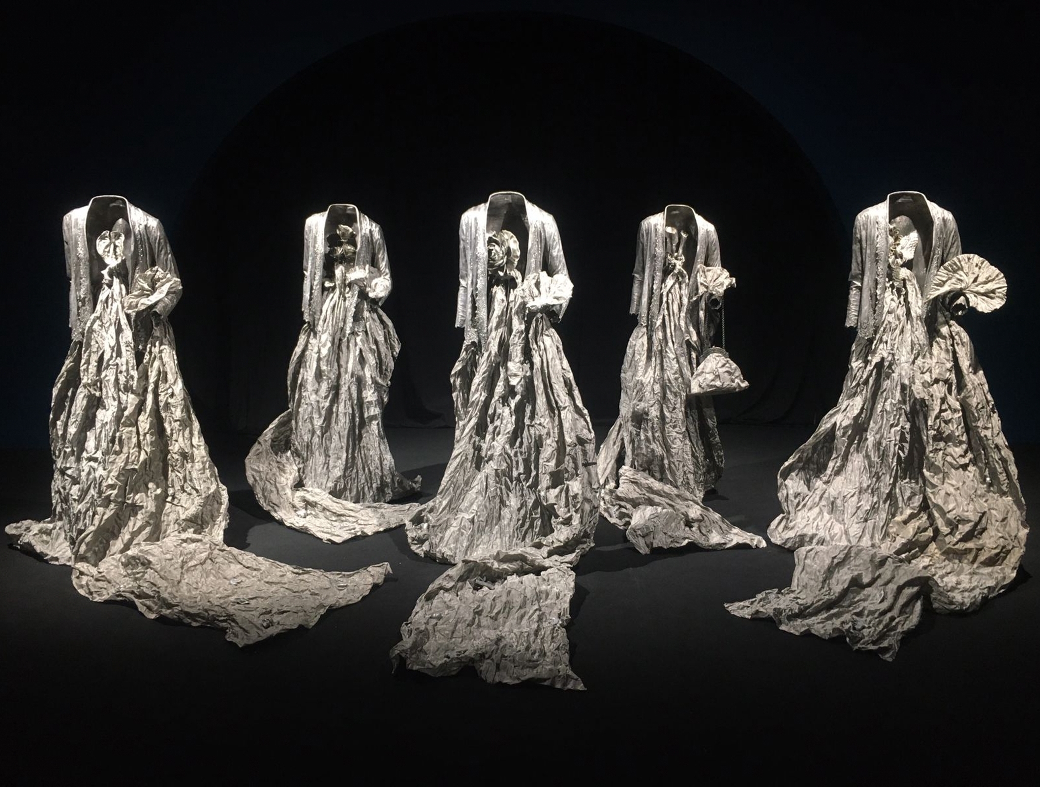 Sri Astrari, Armors for the Soul (stainless steel mash, 165x100x5 cm, 2017)-Sumber gambar: Hypeabis.id/Luke Andaresta