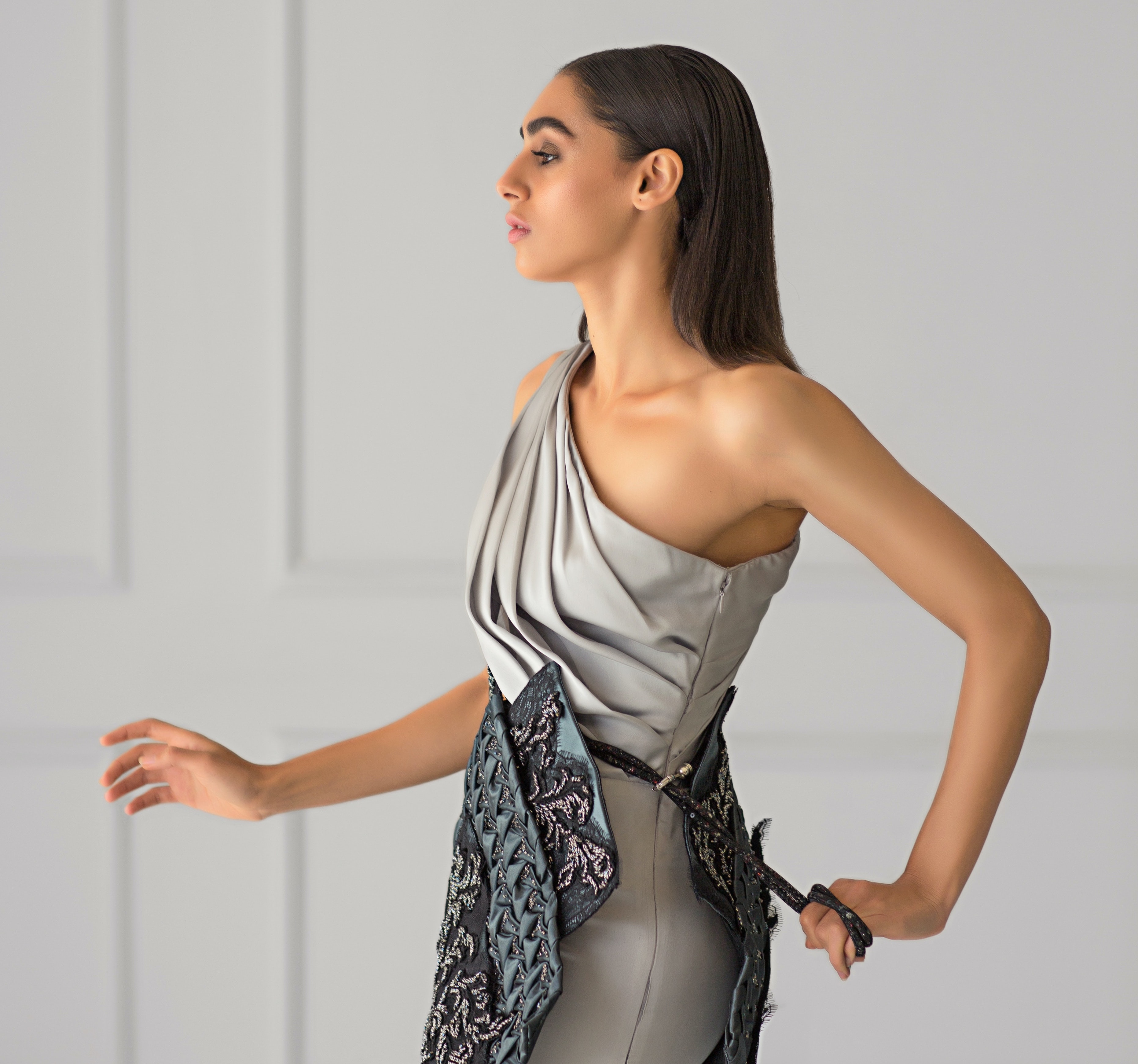 Folded One Shoulder Dress (Sumber gambar: Khaled Ghareeb/Unsplash)