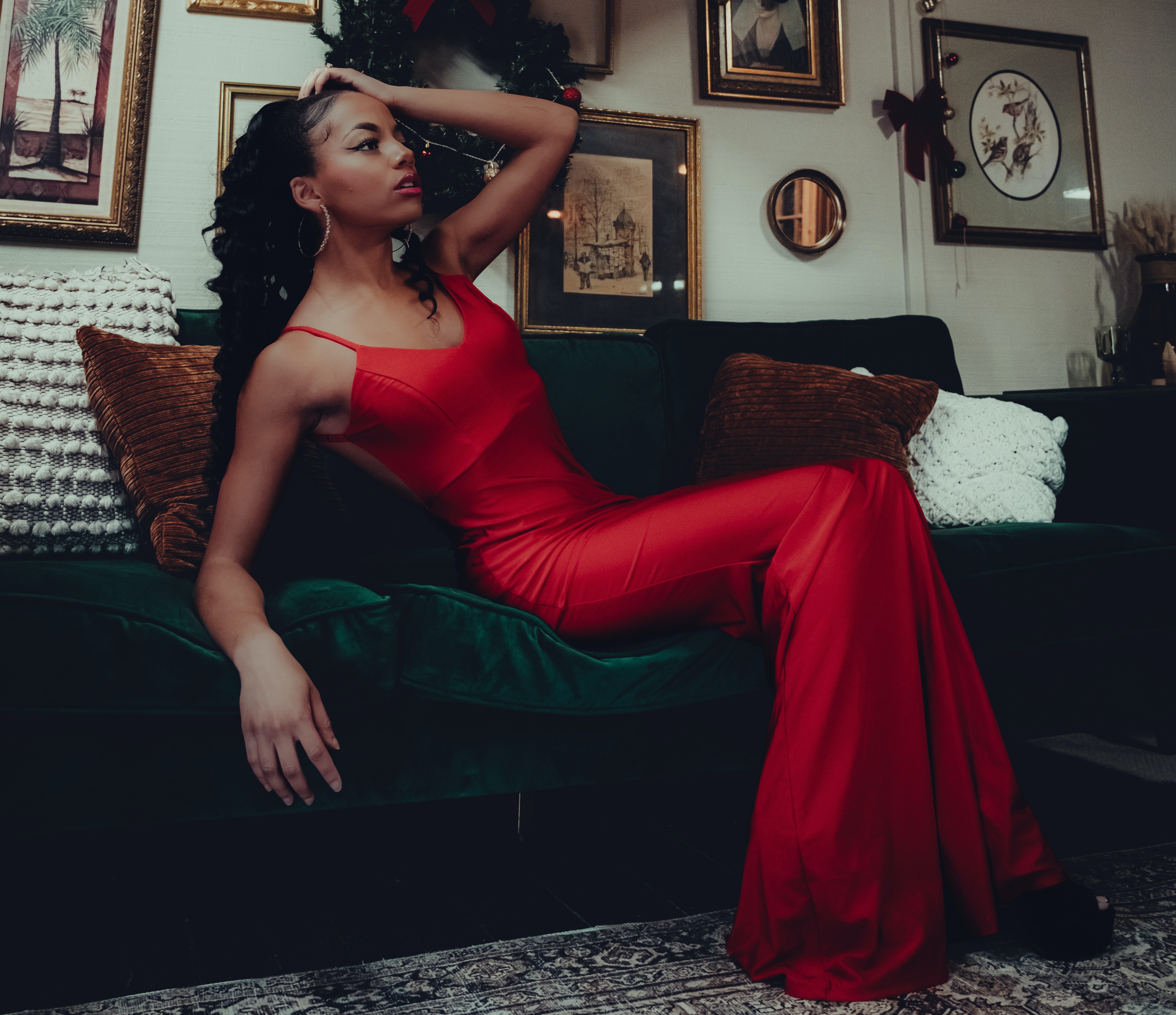 Red bodycon dress (Sumber gambar: Alteredsnaps/Pexels)