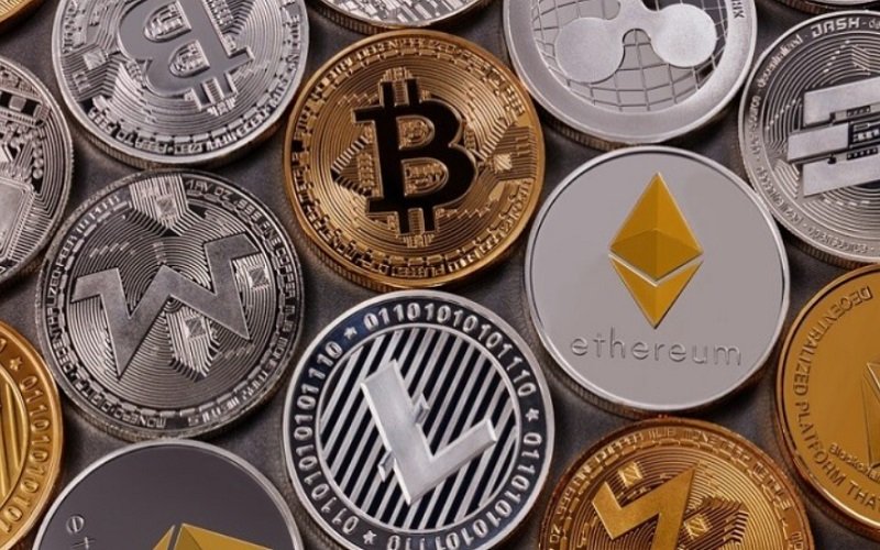 Ilustrasi aset kripto Bitcoin, Ether, dan Altcoin/Istimewa