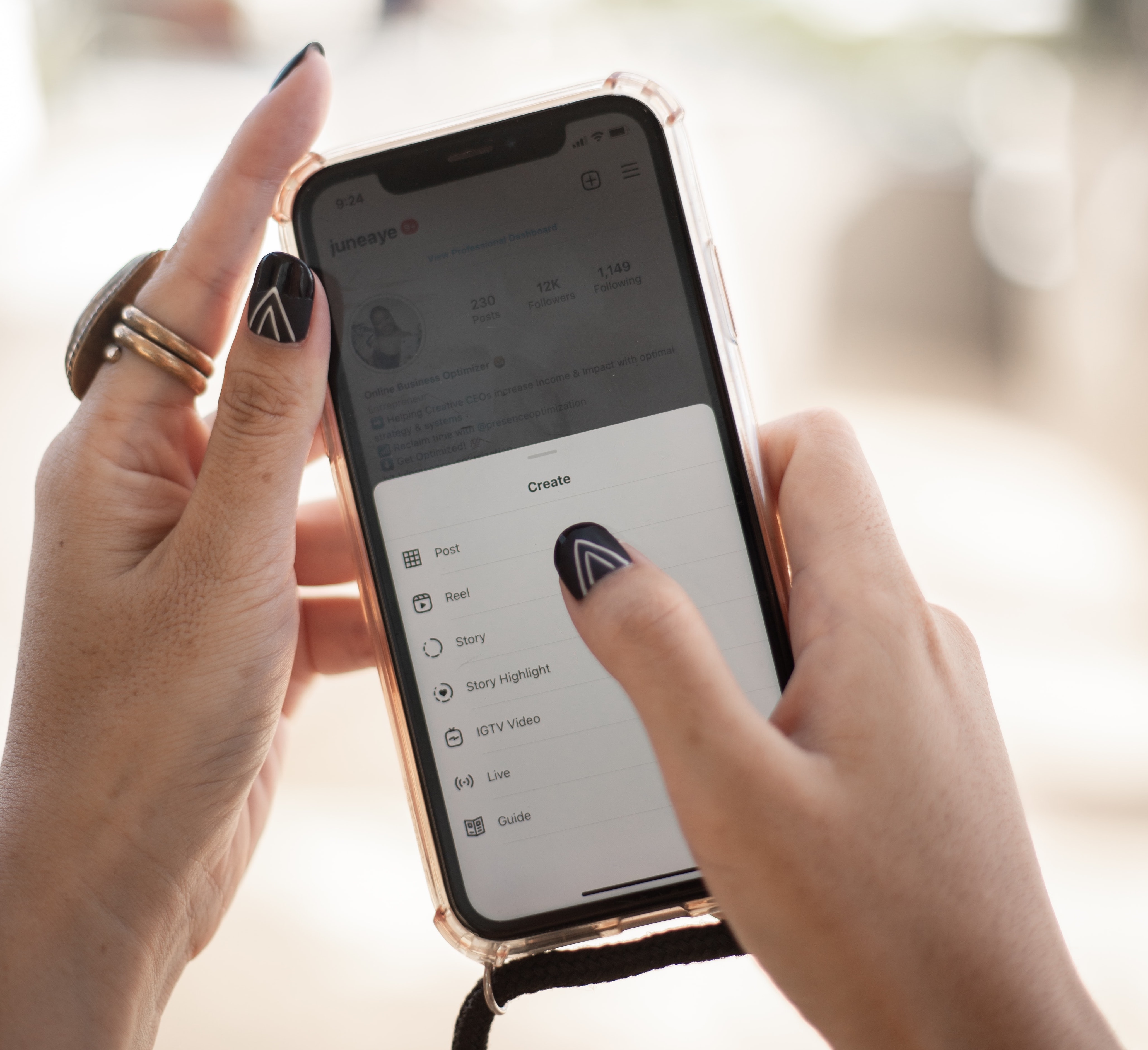 Ilustrasi fitur Reels Instagram (Sumber gambar: June Aye/Unsplash)