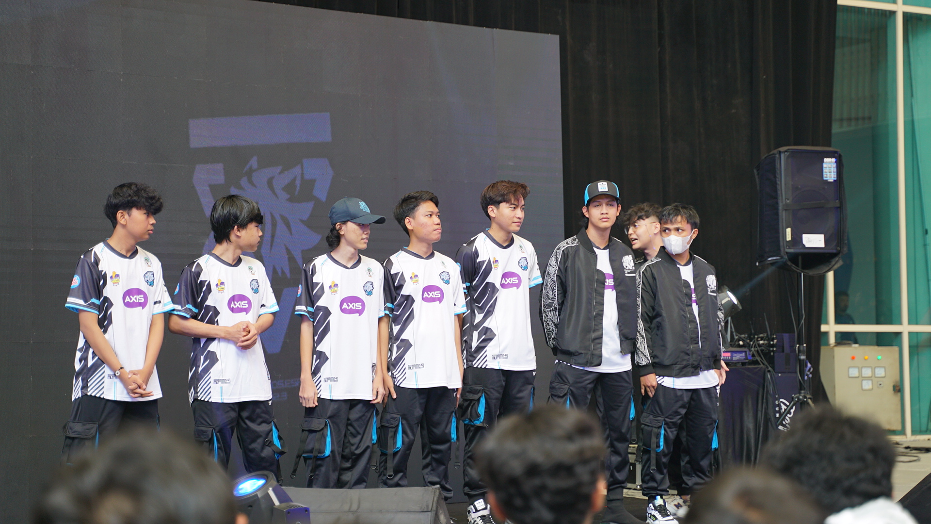 Players EVOS dengan jersey terbaru (Sumber gambar: EVOS)