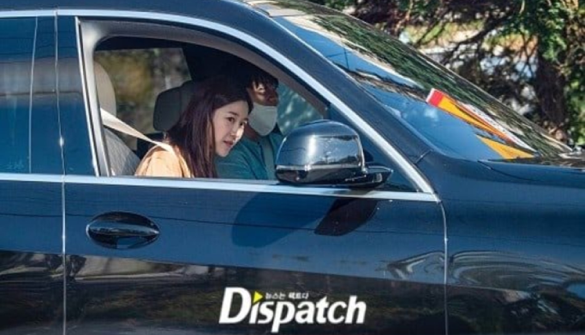 Foto Lee Seung Gi dan Lee Da In yang Sedang Berkencan Tersebar