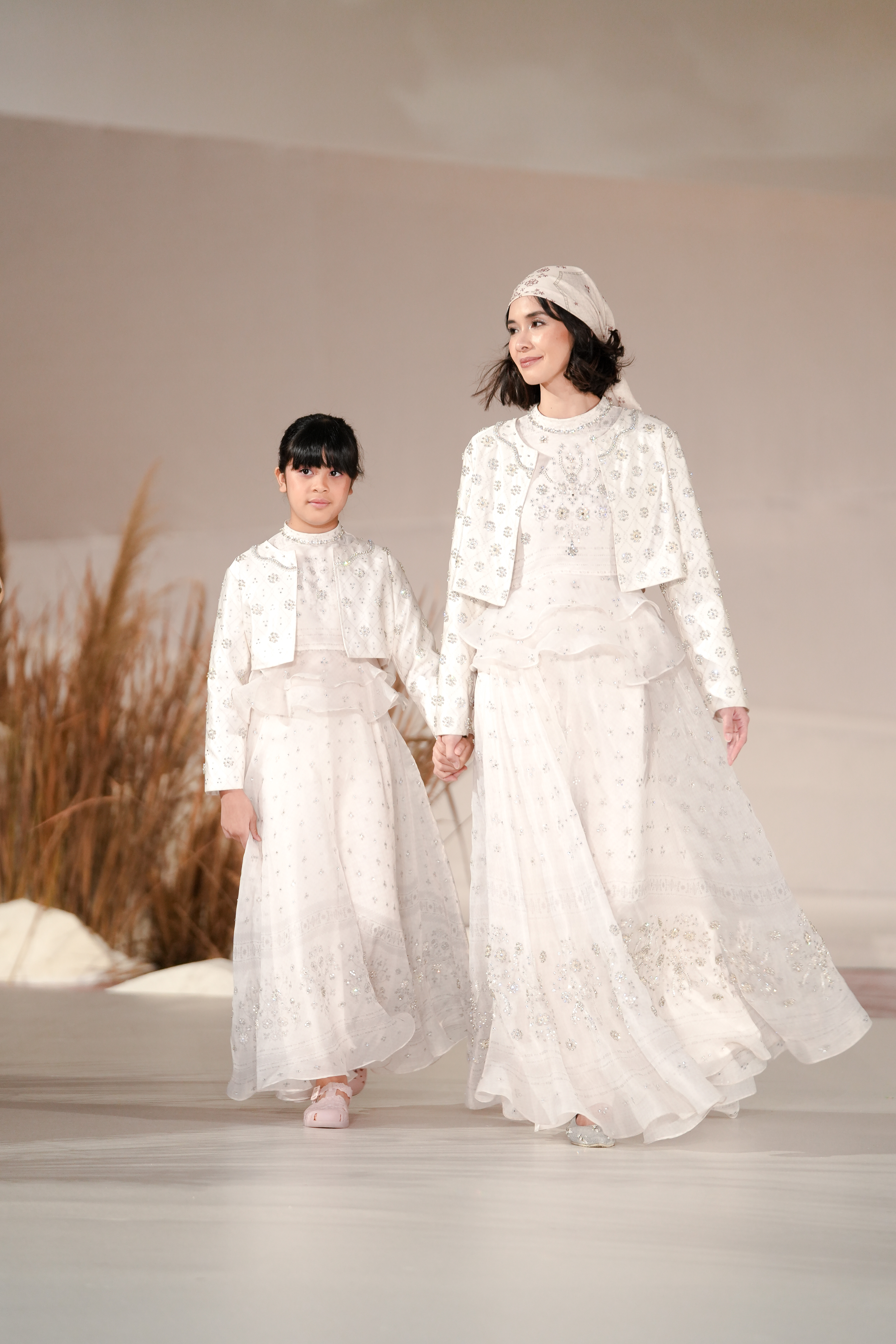 Peragaan busana Raya Collection dari Klamby (Sumber gambar: Klamby)