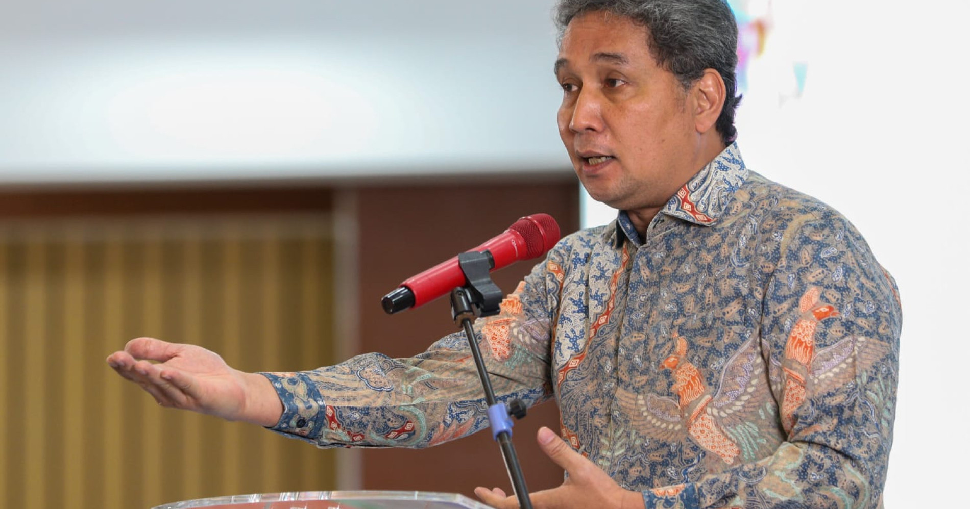 Direktur Jenderal Kebudayaan Kemdikbudristek Hilmar Farid memberikan sambutan dalam acara Hari Film Nasional 2023 di Jakarta, Senin (6/3). (Sumber foto: Hypeabis/Suselo Jati)