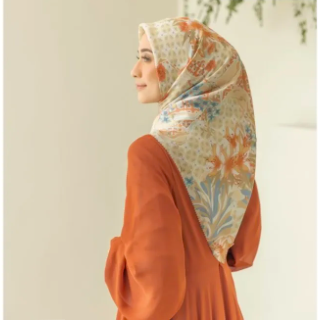Letter from Spain Series La Carta Scarf - Santiago (Sumber Foto: Heaven Lights)