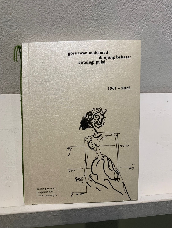 Buku antologi puisi Di Ujung Bahasa (Sumber gambar: Hypeabis.id/Luke Andaresta)
