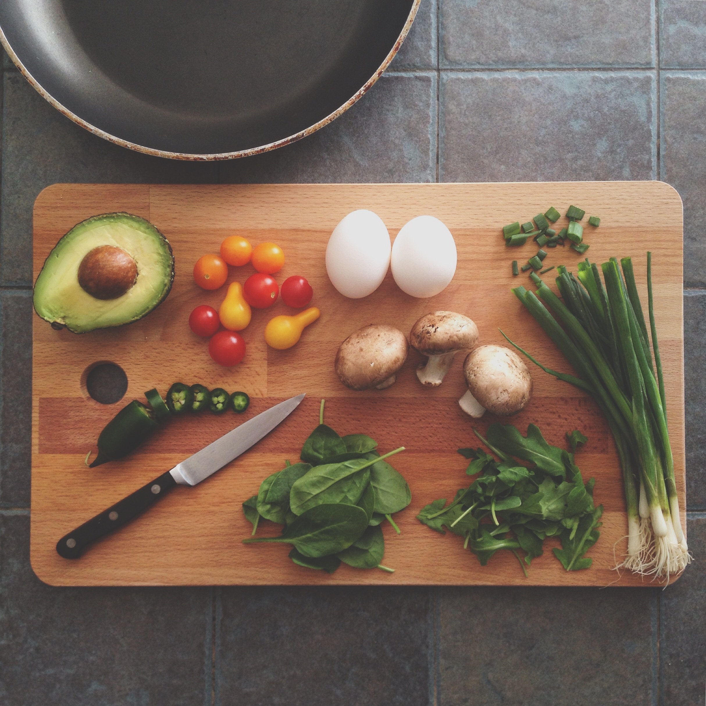 bahan dasar menu sahur (sumber unsplash/katie smith)