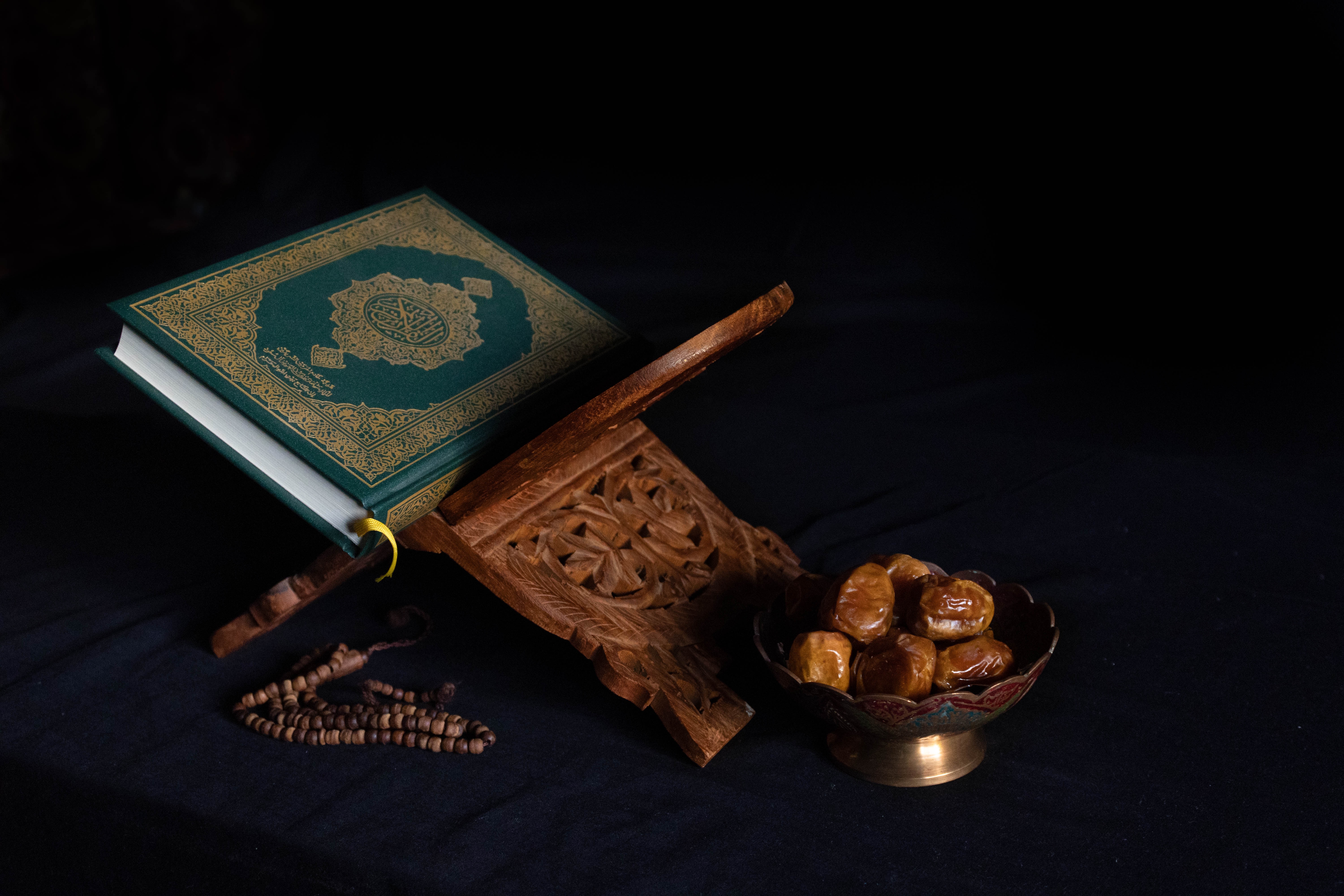 Ilustrasi Al-Quran (sumber gambar Unsplash/ Abdullah Arif) 